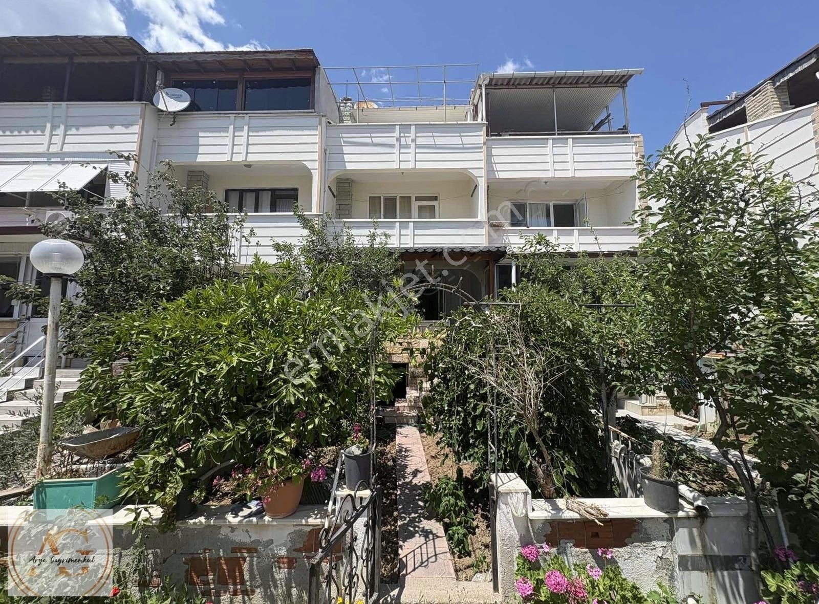 Arya'dan Altınolukta Denize 200 Metre Mesafede 3+1 Satılık Villa