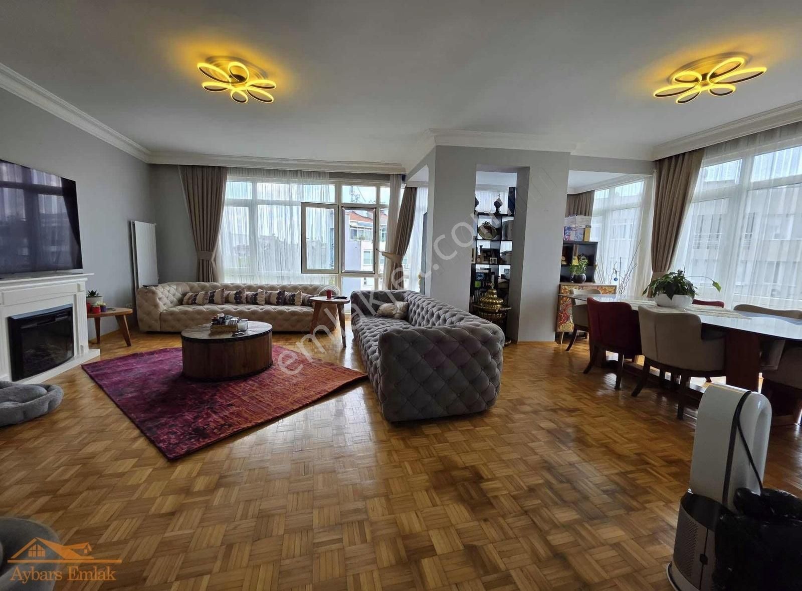Moda Burunda Deniz Manzaralı Asansörlü Otoparklı 3+1 Satılık