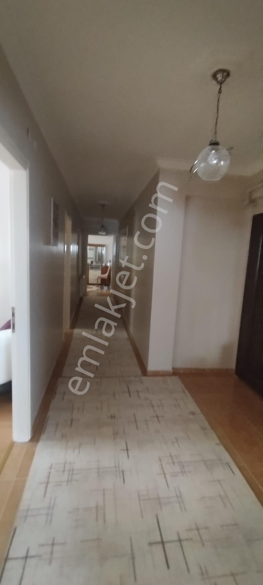 Atıfbey Mahallesinde Geniş 4+1 Satılık Daire - Görsel 24