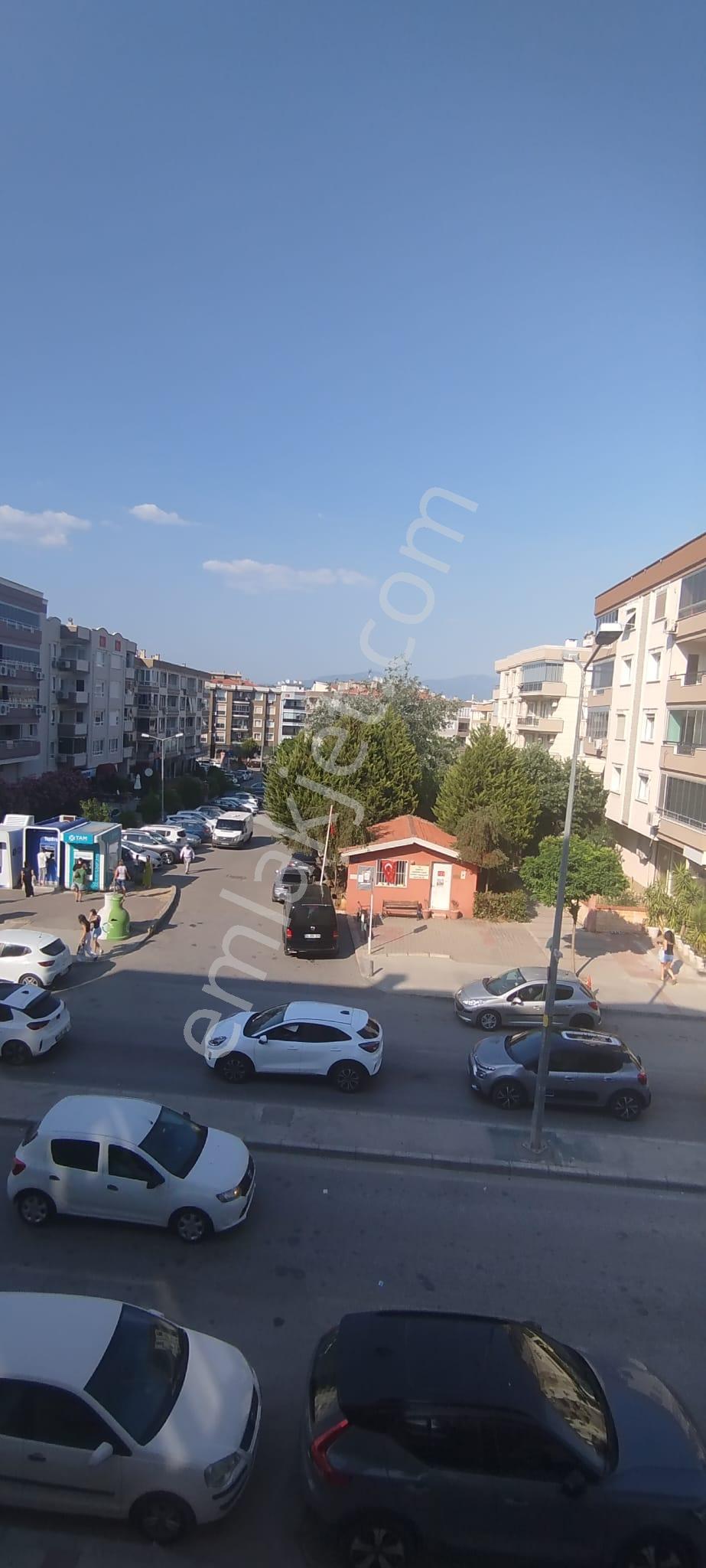 Atıfbey Mahallesinde Geniş 4+1 Satılık Daire - Görsel 26