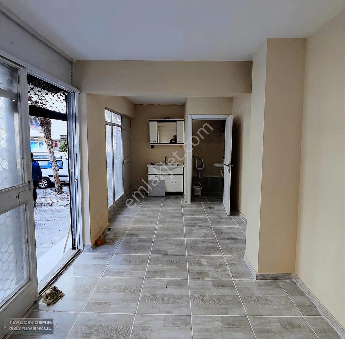 Güneşli Mh Cadde Üzeri (456 Sk) Tadilatlı Wc'li Kiralık Dükkan