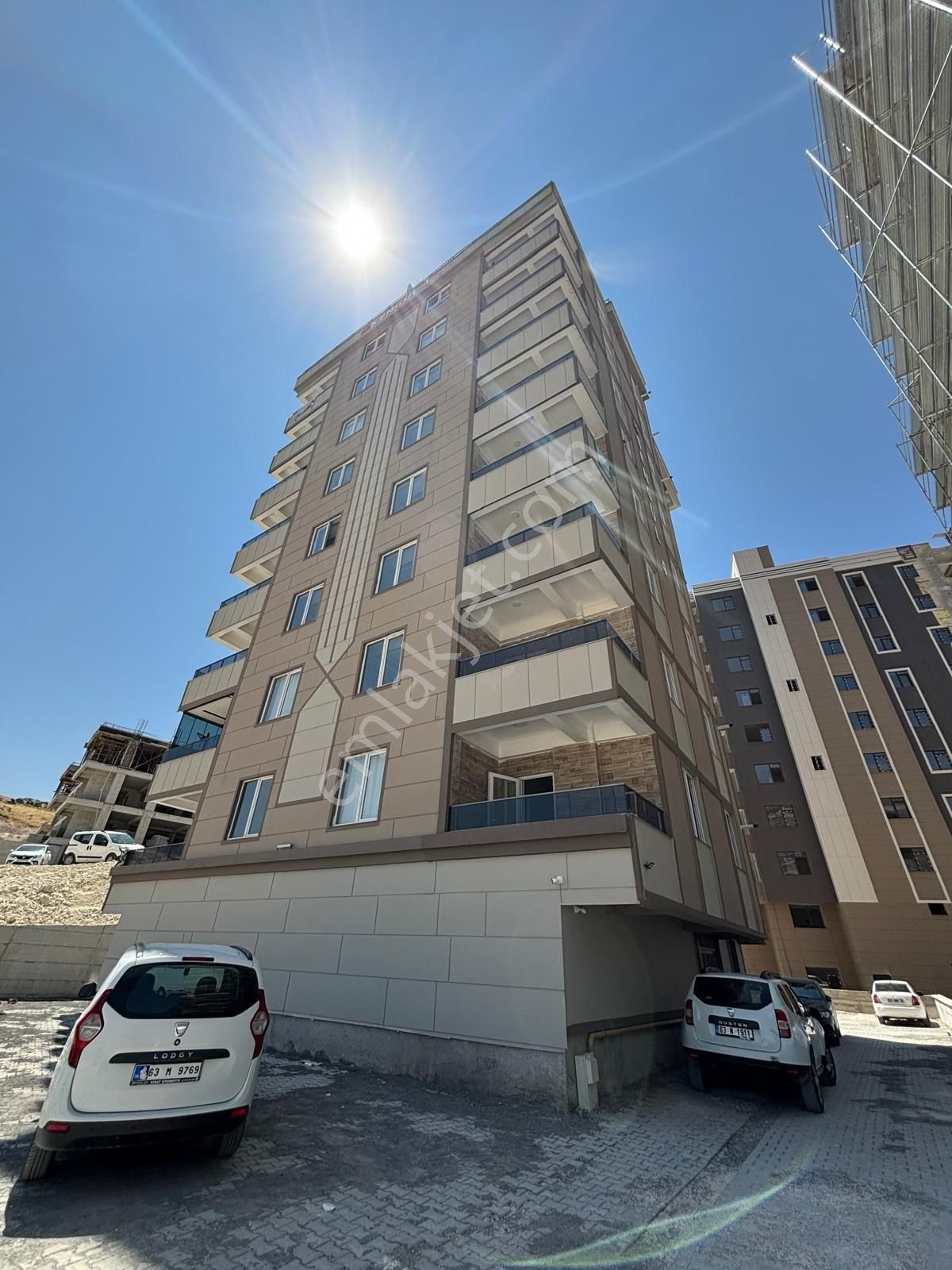 Aksoybey Gayrimenkul Den Şanlıurfa Karaköprü Narlı Kuyuda Satlik 3+1 Bir Yıllık Daire