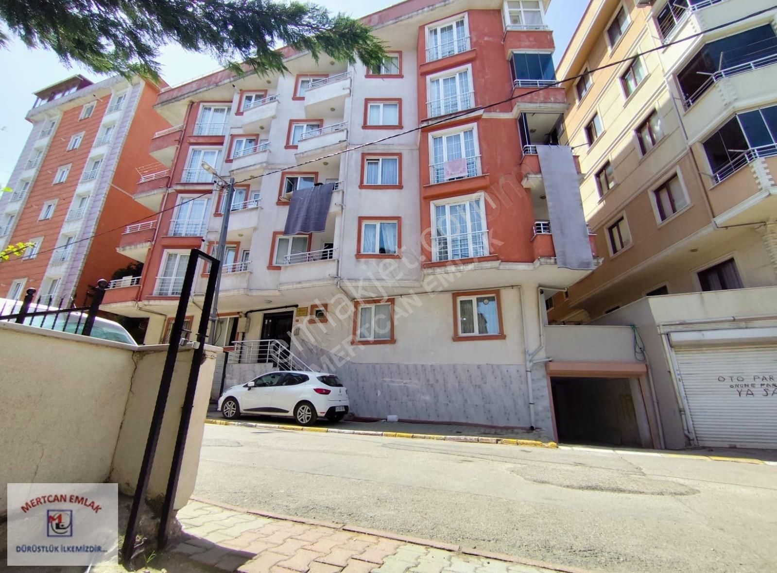 Yayalar Metro Durağına Yürüme Arakat 2+1 85m2 Kapalı Otoparklı