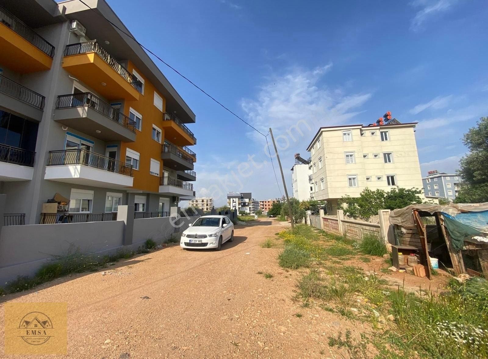 Aydoğmuş'ta_iyi Konumda_6-8 Dairelik_duvarla Çevrili_340 M2_arsa