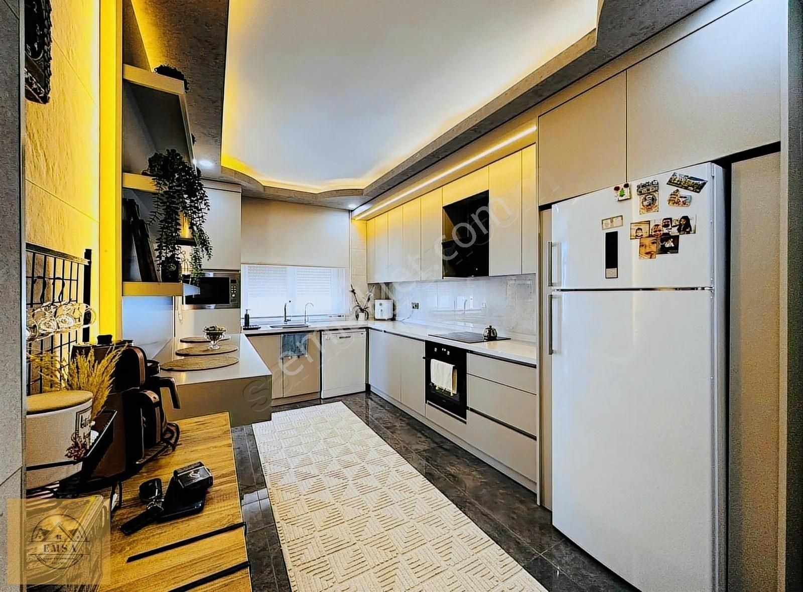 Fevziçakmak Mah.3+1 135m2 Çok Geniş Ultralüx Yapılı Havuzlu Site