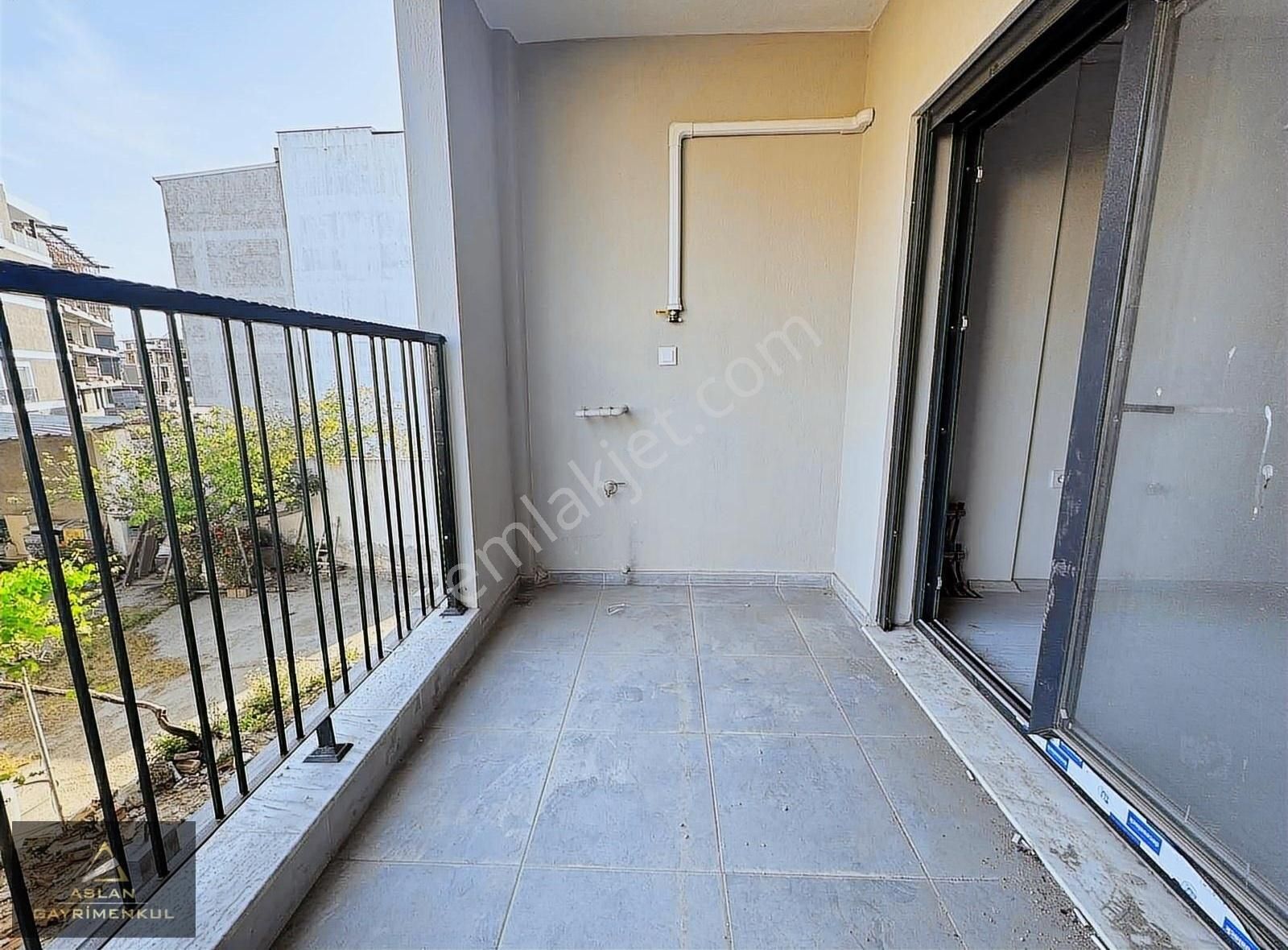 Aslan'dan Seyrek Meydan Yakını/ K.mutfak Satılık 2+1 Daire