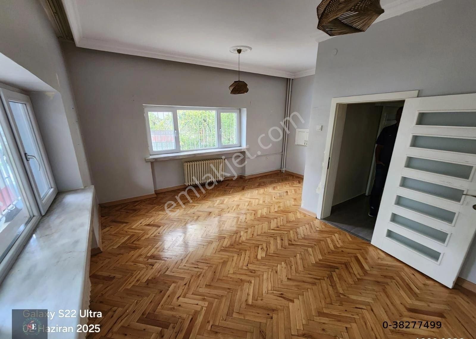 Bahçelievler'de Satılık Y. Giriş Ön Cephe 3+1 Boş Daire,yapılı,otoparklı