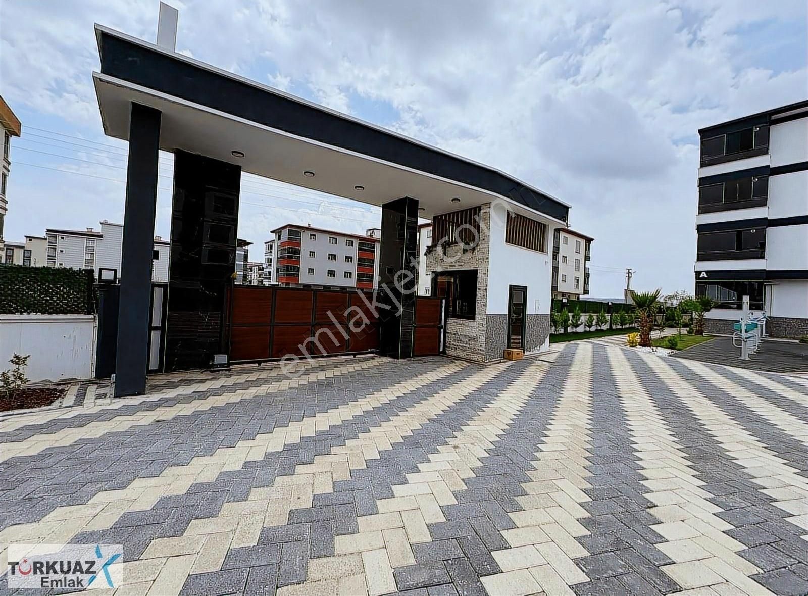 Mesude Tunçay Dan Torbalı Mh. Havuzlu Sitede Lüx 3+1 Sıfır Daire