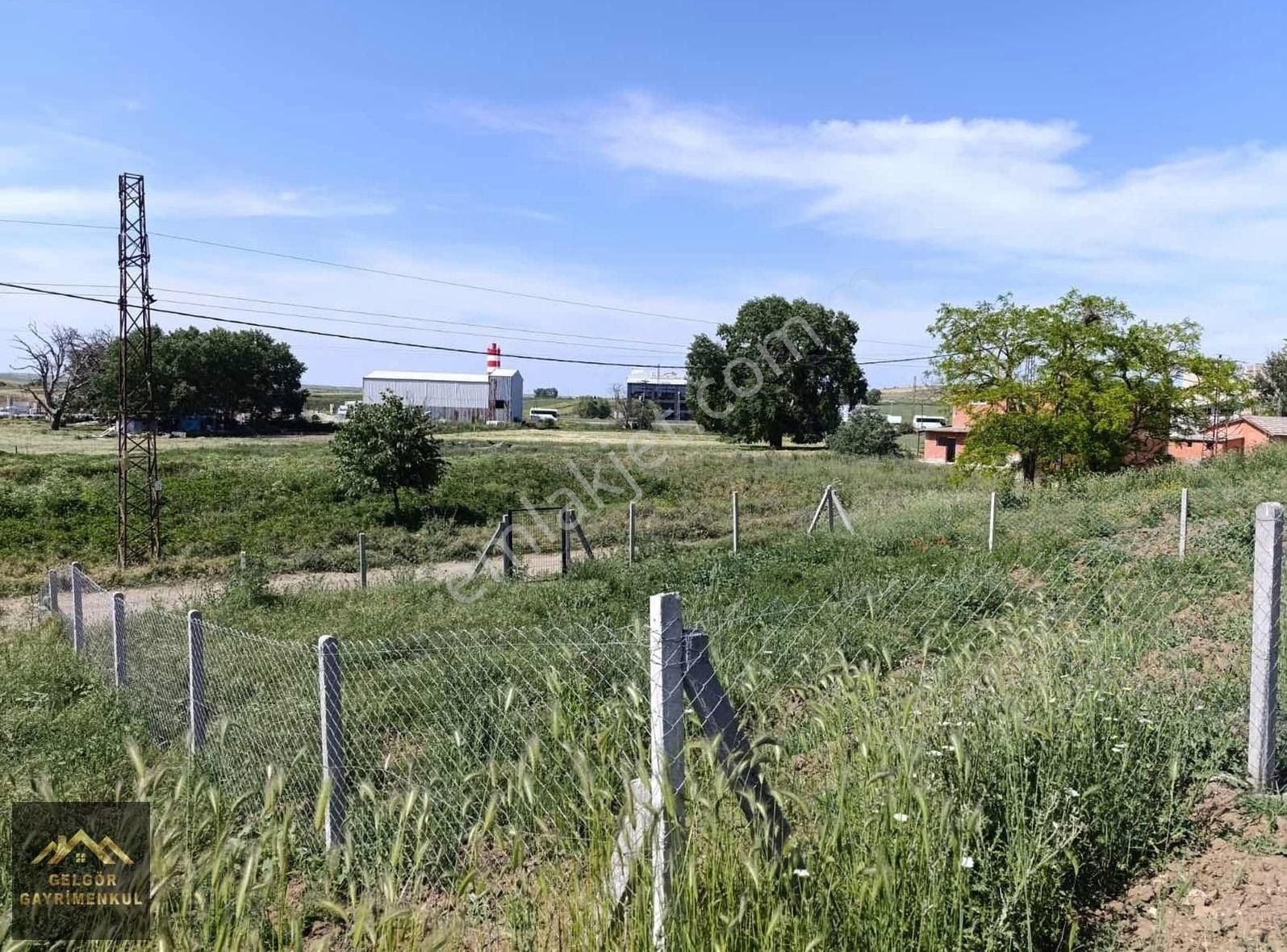Silivri Değirmenköyde İmarlı E-5 Cephe Tel İle Çevrili Arsa