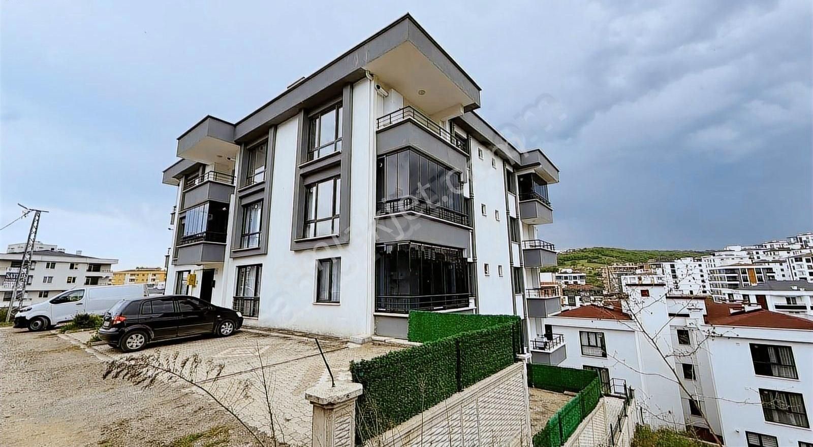 Revizyon Diamond'an Ulaşıma Yakın Lüks Eşyalı Satılık 1+1 Daire