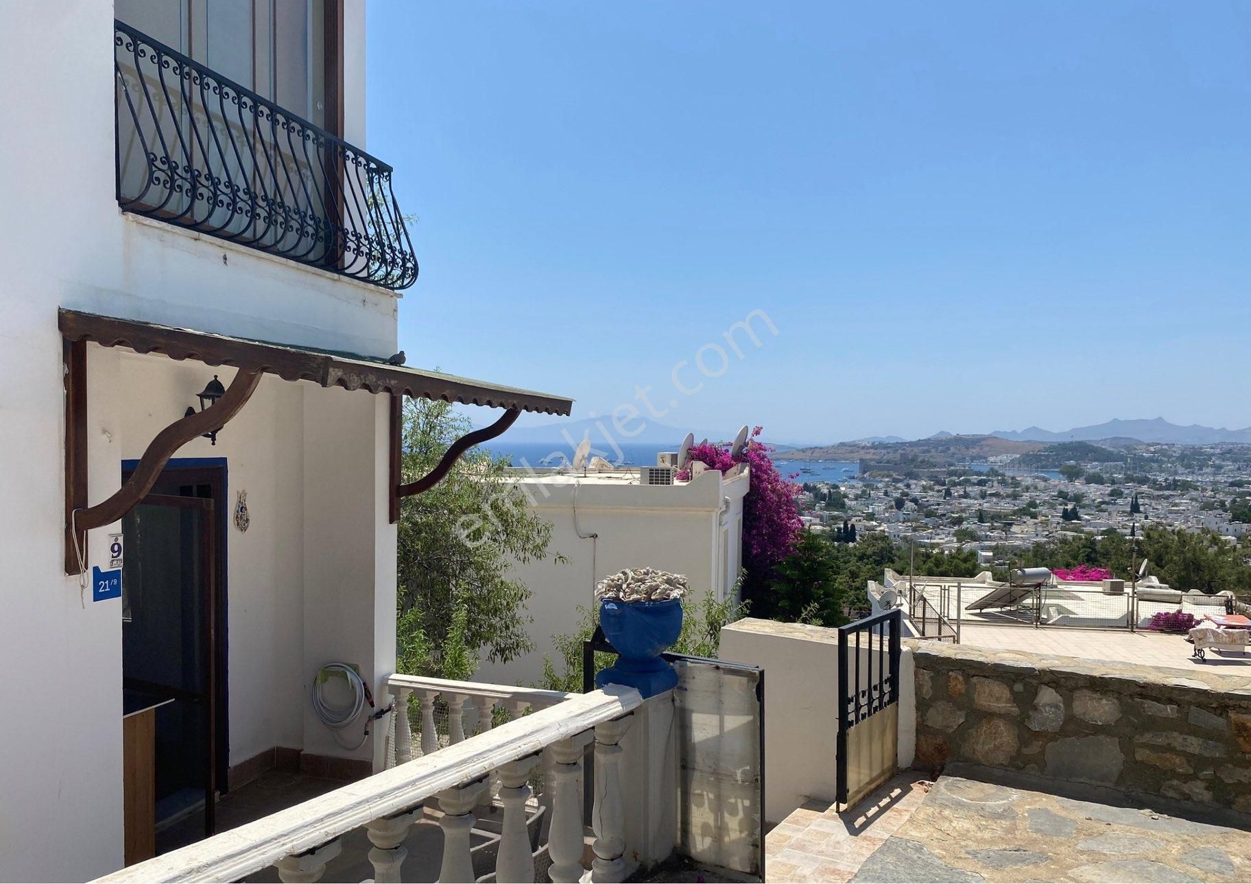 Bodrum Umurca’da Kısmi Deniz Manzaralı Geniş 2+1 Giriş Katı Daire