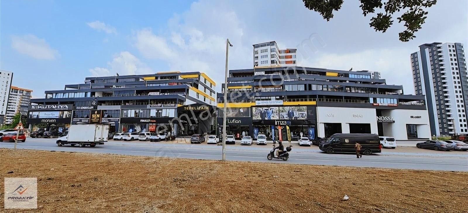 Tepelizade İş Merkezinde 1+1 Eşyalı Satılık Ofis