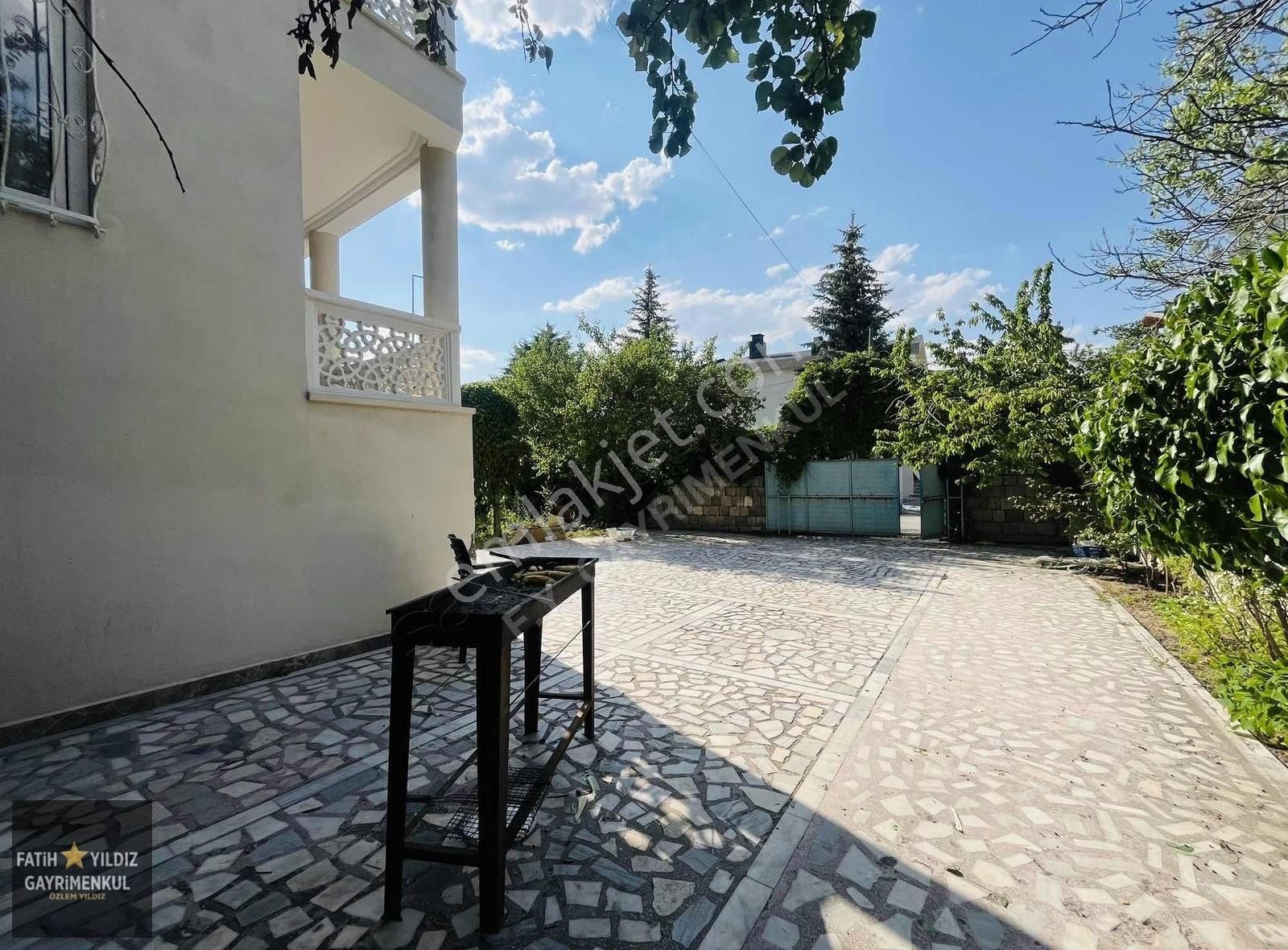 Eren Köyde 4 Katlı 1000m2 Bahçe Satılık Villa Yatırıma Uygun