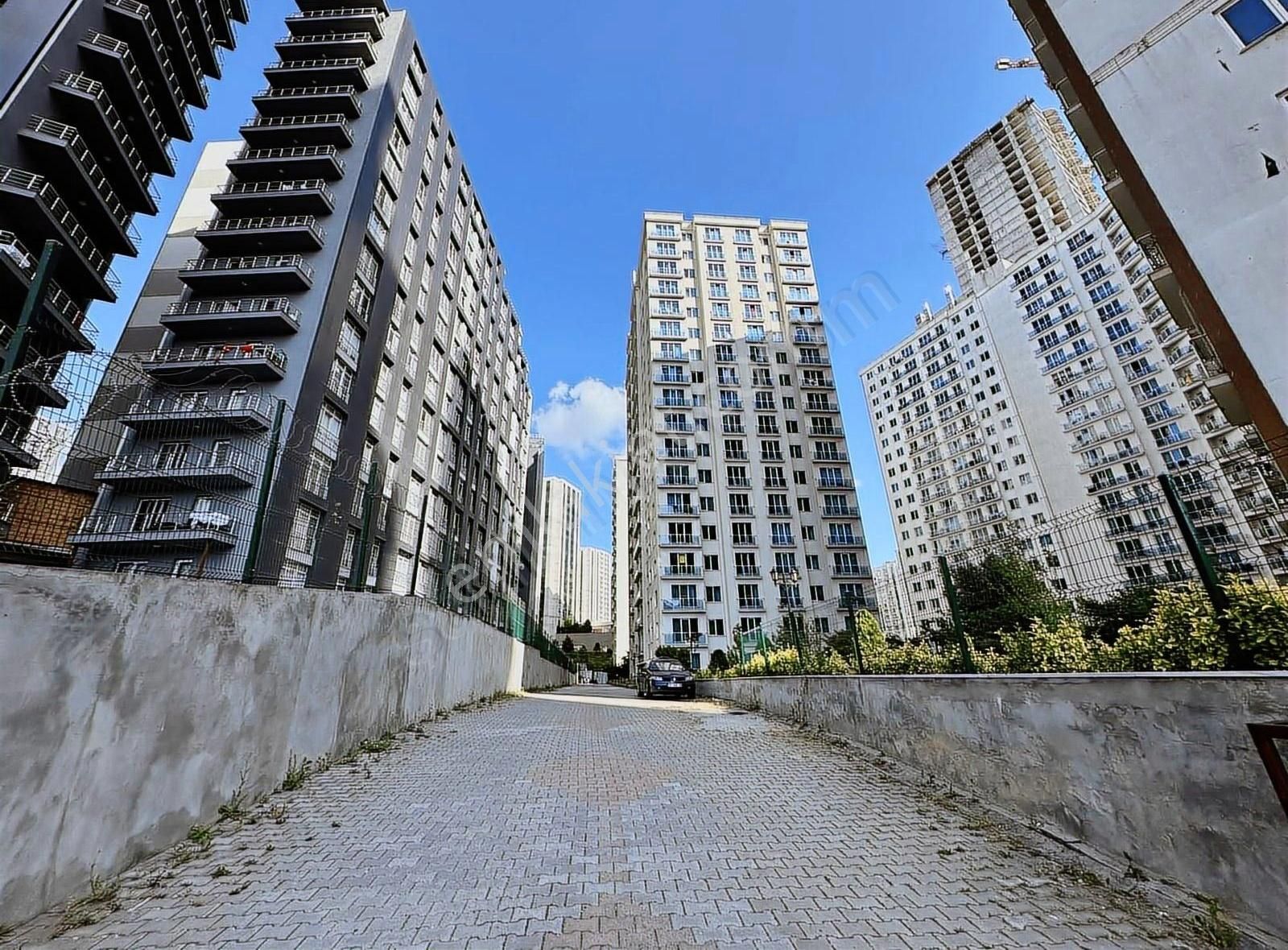 Re/max Gelişim 2'den Metrobüse Yürüme Mesafesinde Büyük Tip 1+1