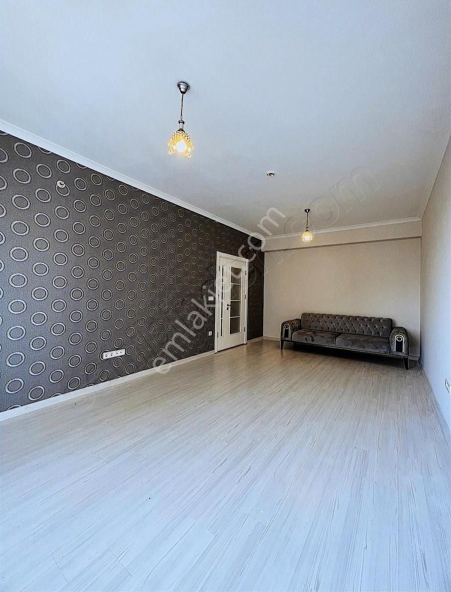 Re/max Gelişim 2'den Metrobüse Yürüme Mesafesinde 2+1 Daire