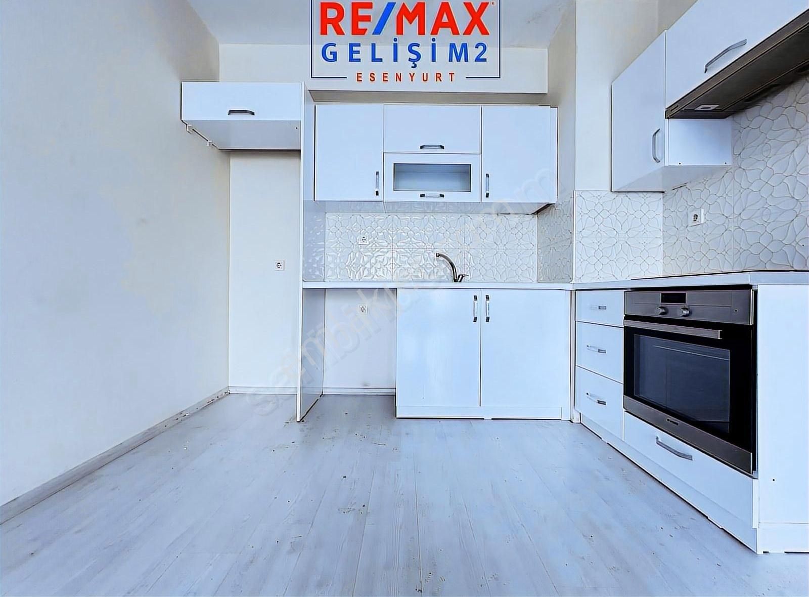 Re/max Gelişim 2'den Üniversite & Metrobüse Yakın Lüks Daire