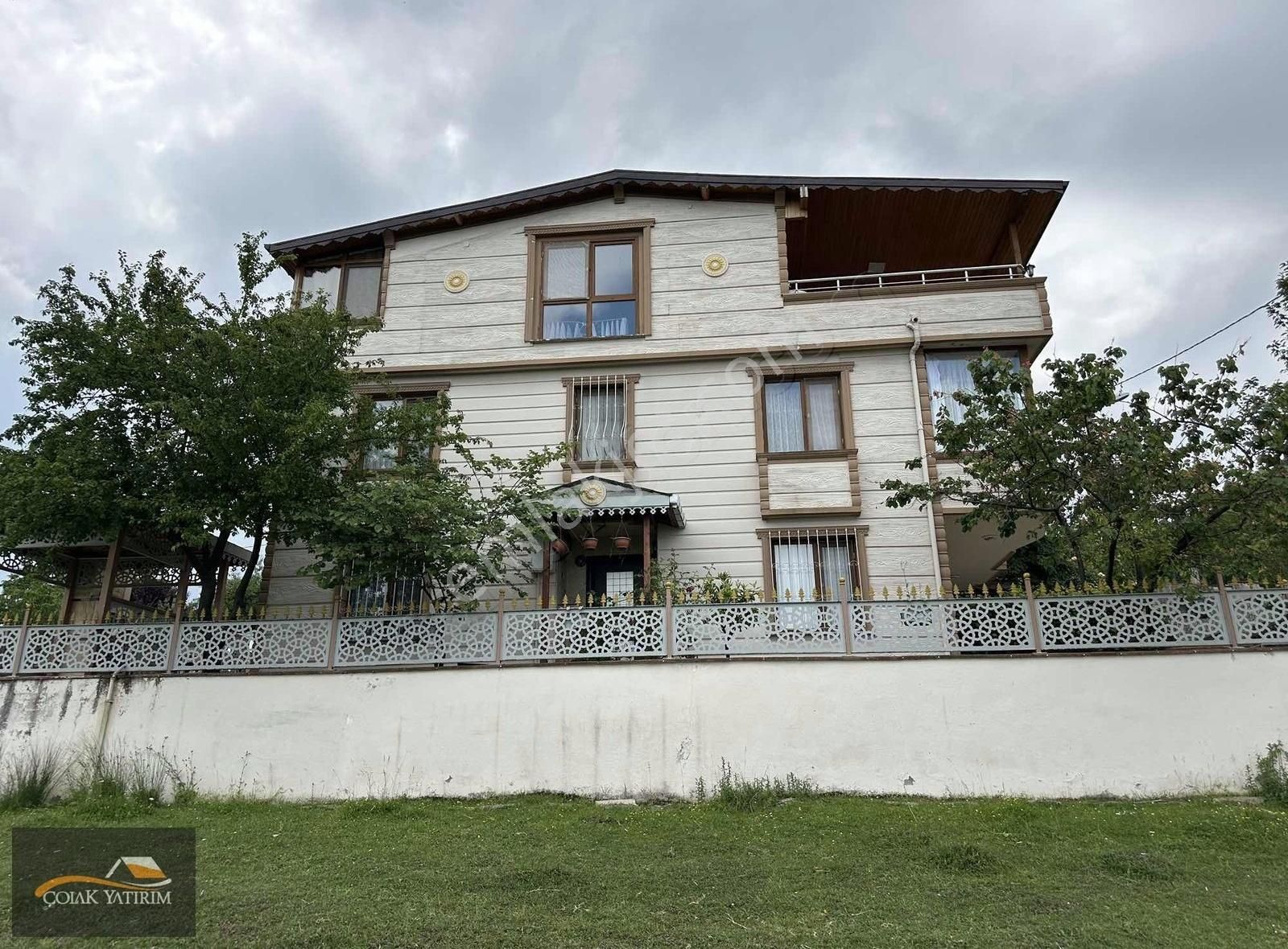 Yalova Çınarcık'ta Deniz Manzaralı Satılık 4+2 Tripleks Villa