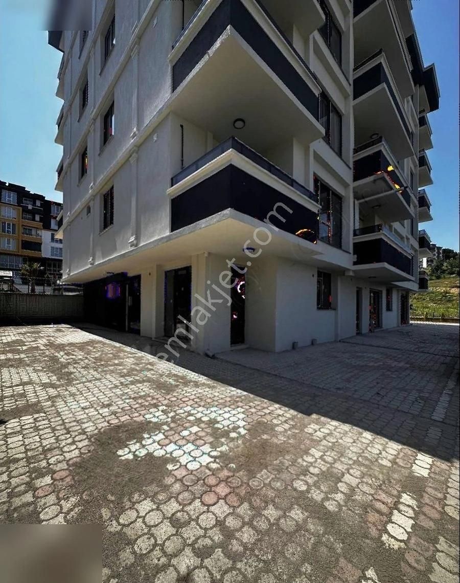 Ayşegül Emlaktan Giriş Kat Fırsat Sıfır Yerden Isıtmalı 1+1