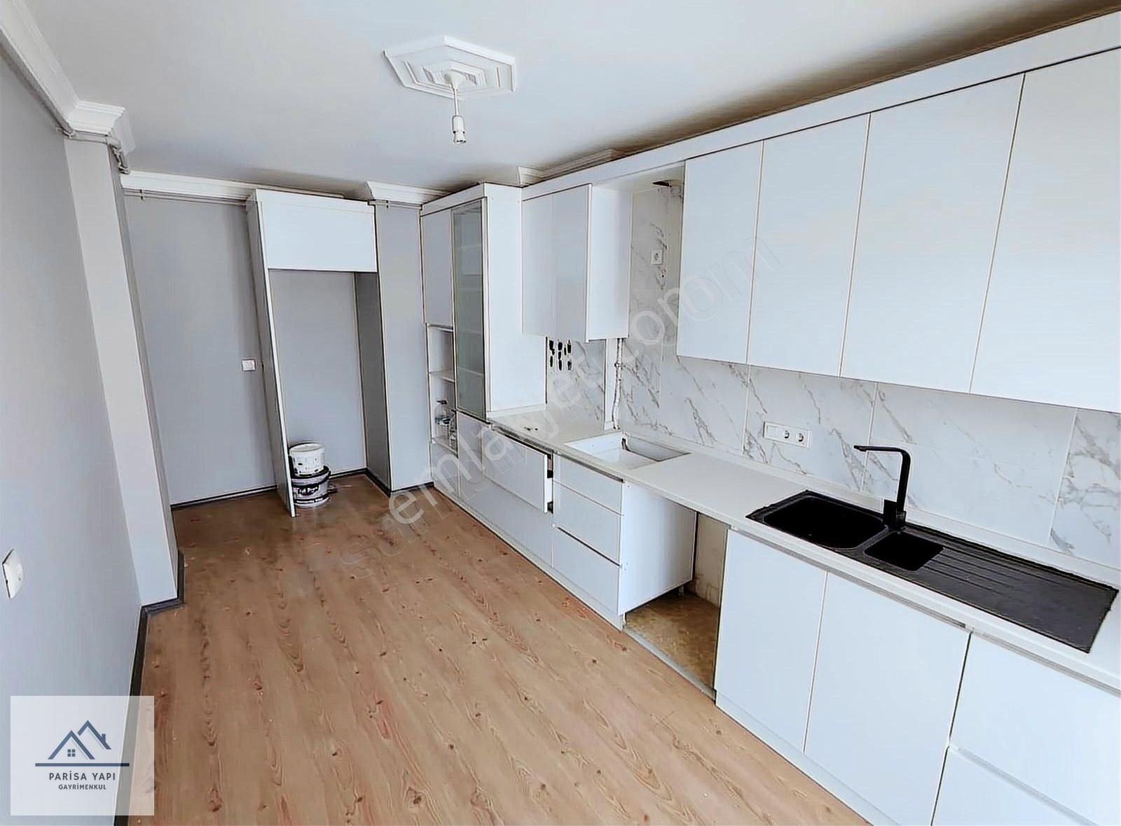 Bucaparisadan Tınaztepe Hst. Ve Kamp.karşısı D.gazlı Satılık 2+1