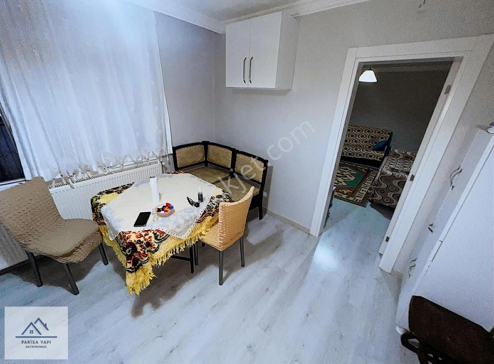 Parisadan Çamlıkule Pazar Yeri Yanında Eşyalı Dgazlı Kiralık 1+1