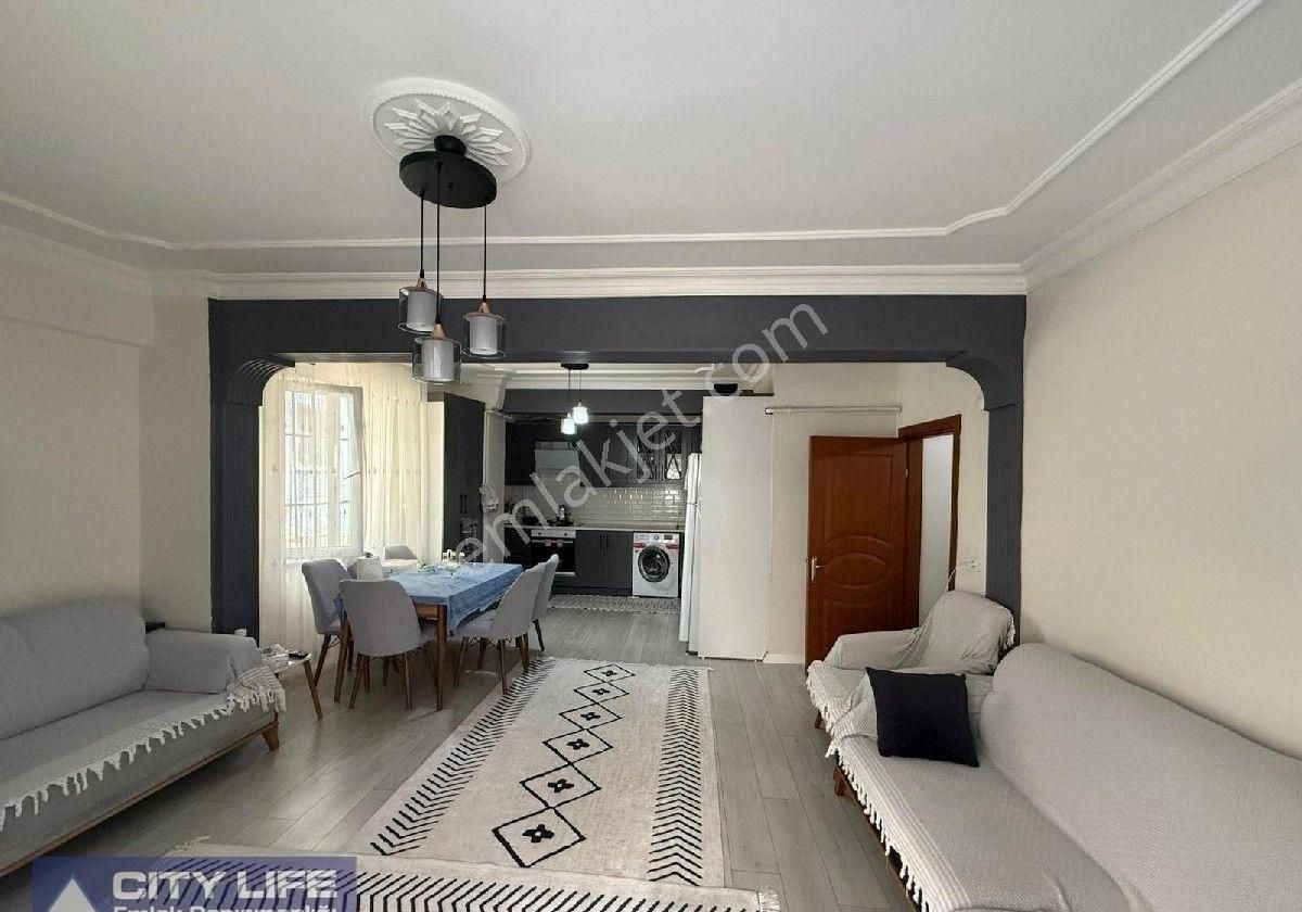 Çobançeşme Mahallesinde Satılık Yüksek Giriş 2+1 100m2 Daire
