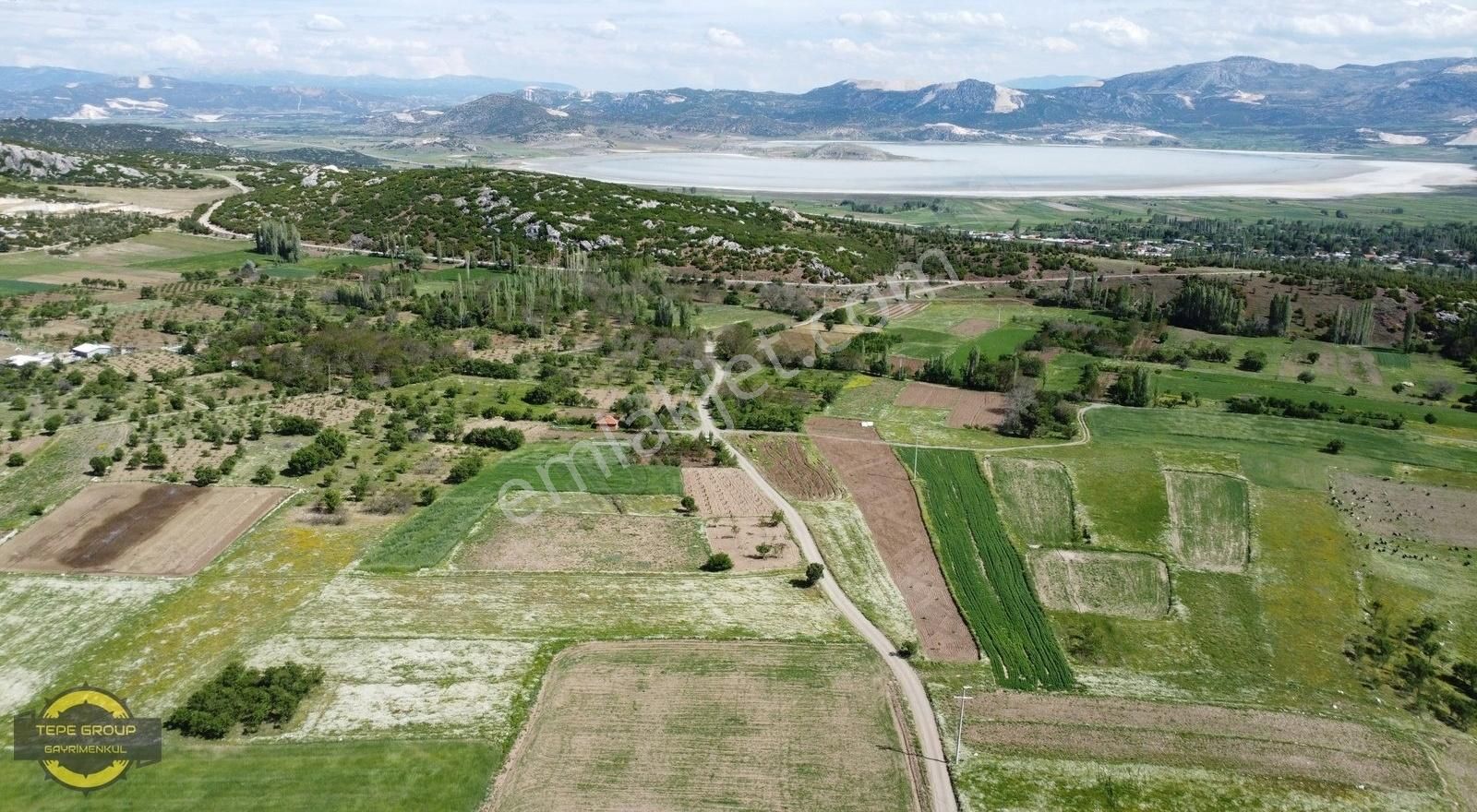 Burdur Yeşilova Yarışlı'da Göl Manzaralı 1999m2 Satılık Arazi