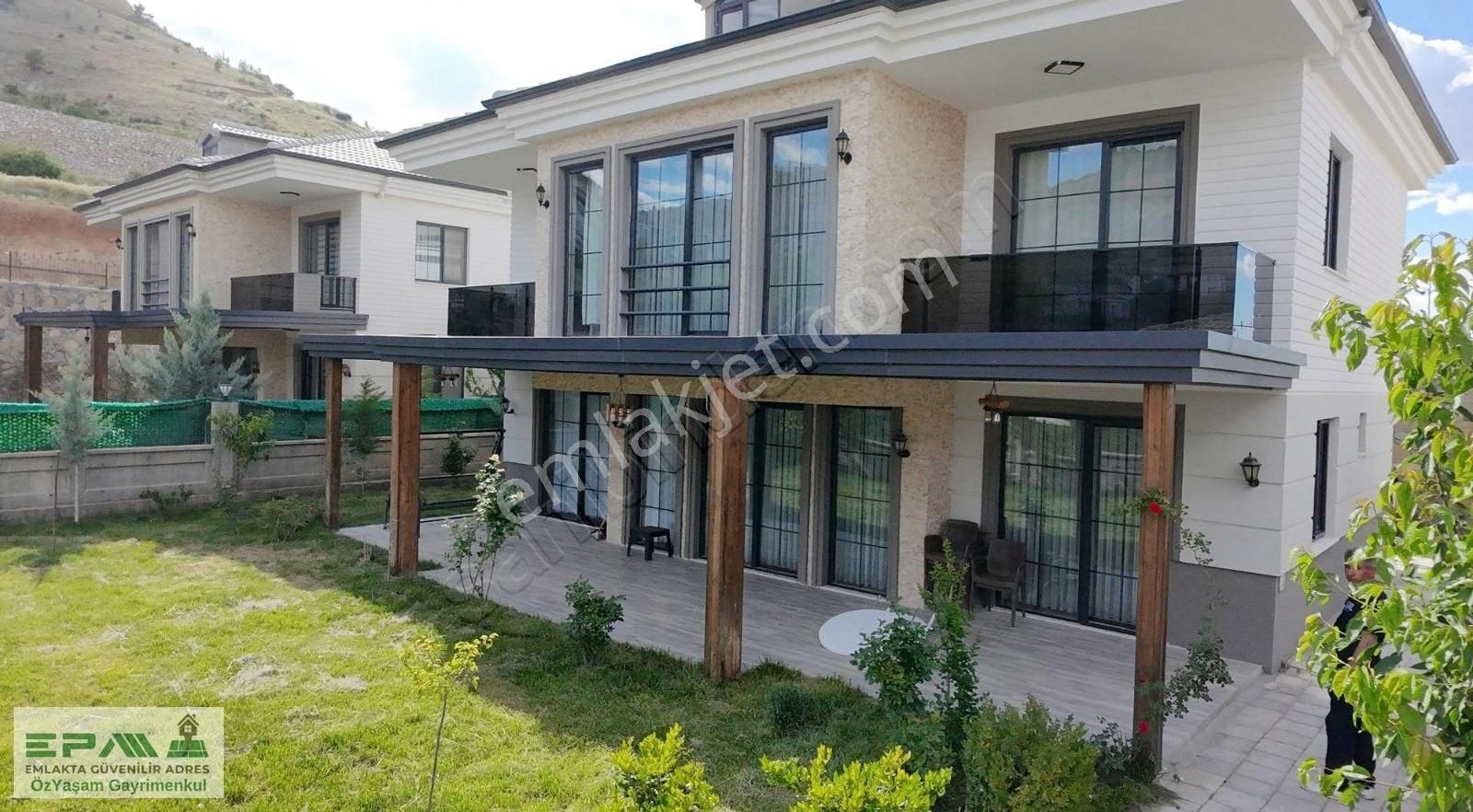 Epa Özyaşamdan Rönesansta Satılık Süper Lüks Villa