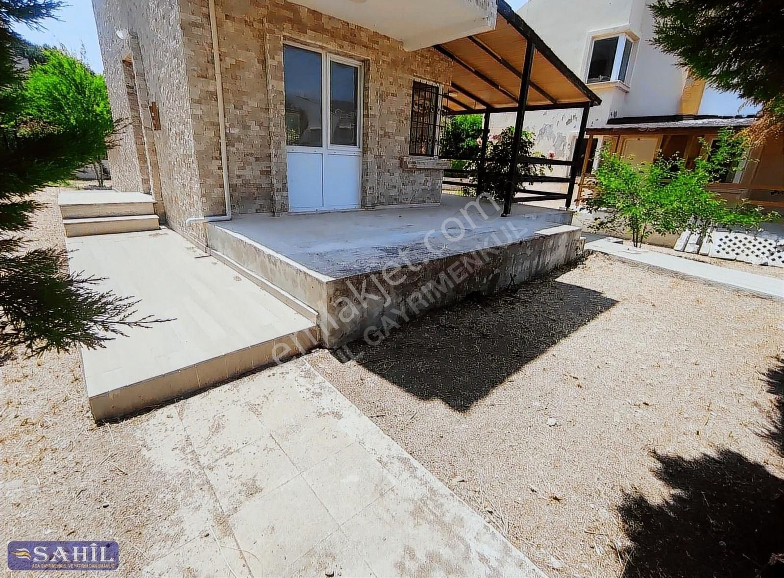Kuşadası Davutlarda Müstakil 3+1 Denize 200m Yazlık Villa
