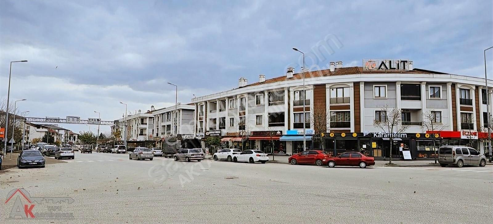 Aktapudan Düzce Azizziye Emliyet Kavşağında 250m2 Kiralık Dükkan