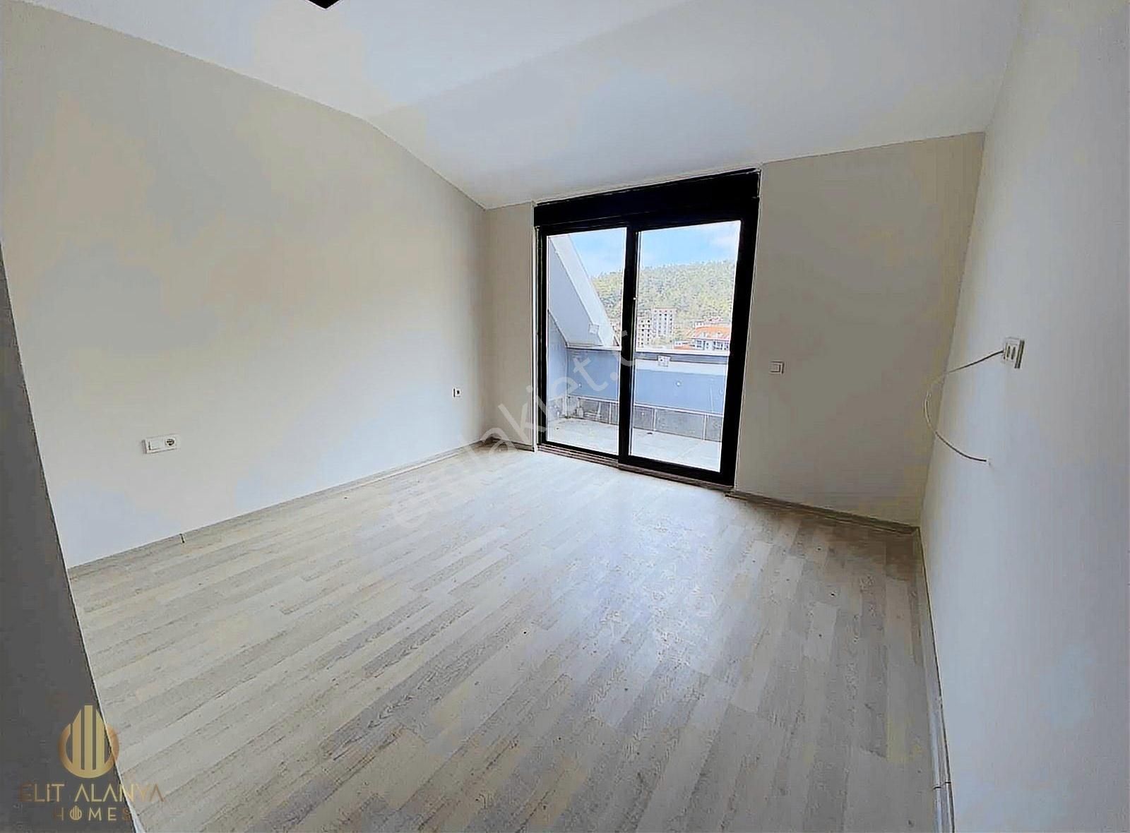 Alanya Çıplaklı Da 4+1 Ayrı Mutfak Kiralık Daire