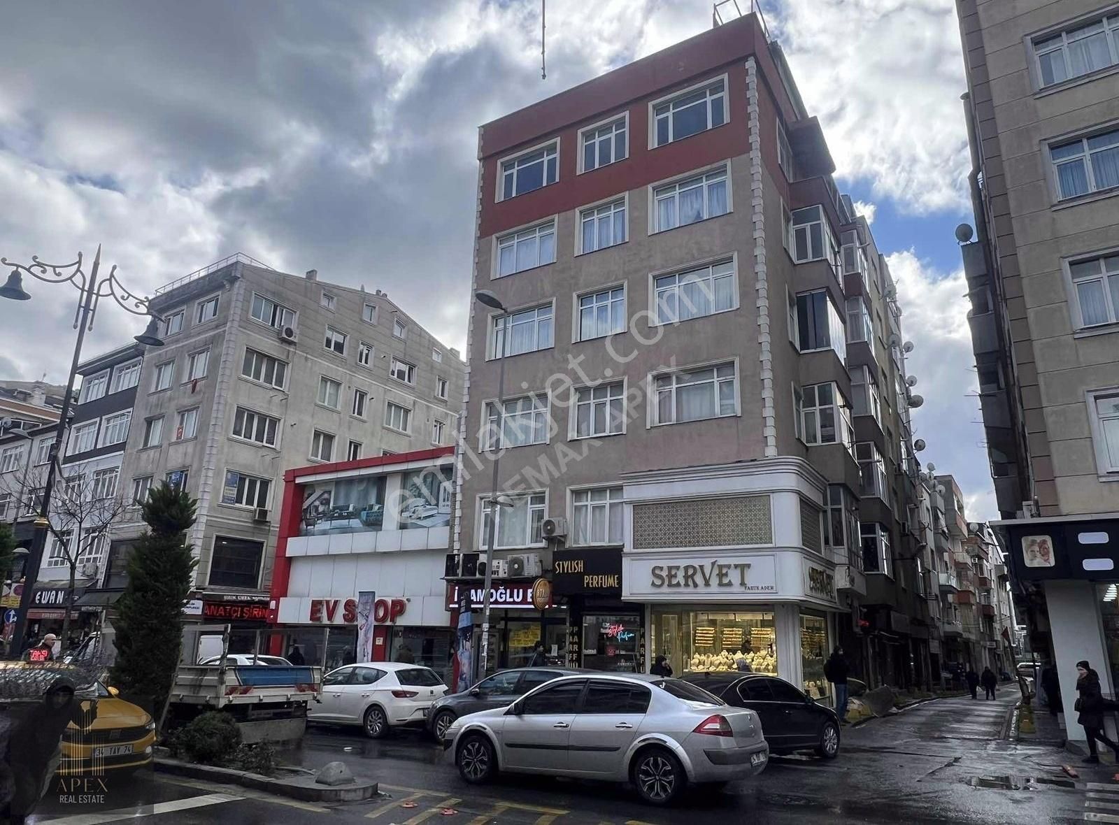 Cadde Üzerinde 1+0 Eşyalı Studio Daire