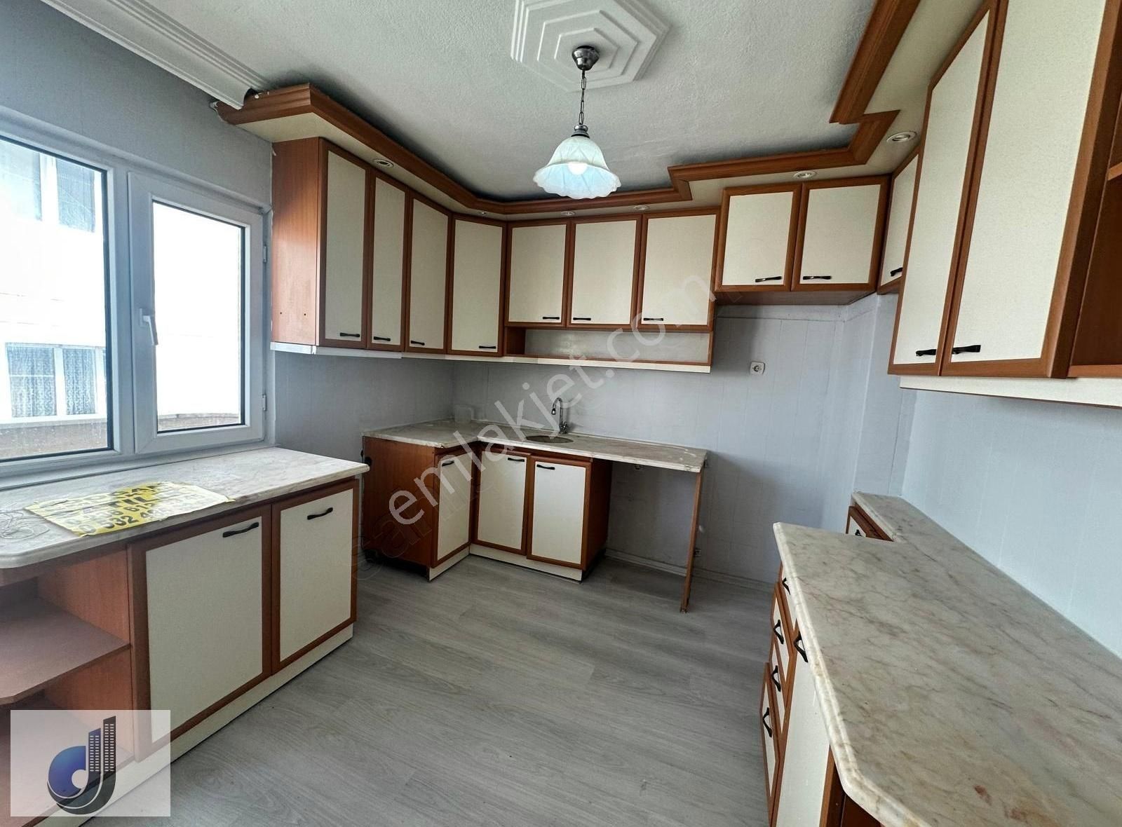 Nakliyeciler Okulu Civarı Satılık Daire
