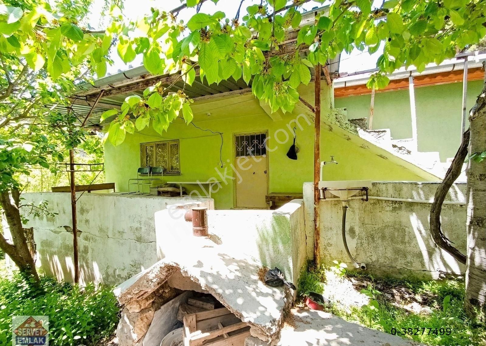 Satılık Süper Konumda 1180.metre Arsa İçinde 2.katlı Ev Su Elektirik 3.tarafı Yol Olan Yatırımlık Ya - Görsel 3