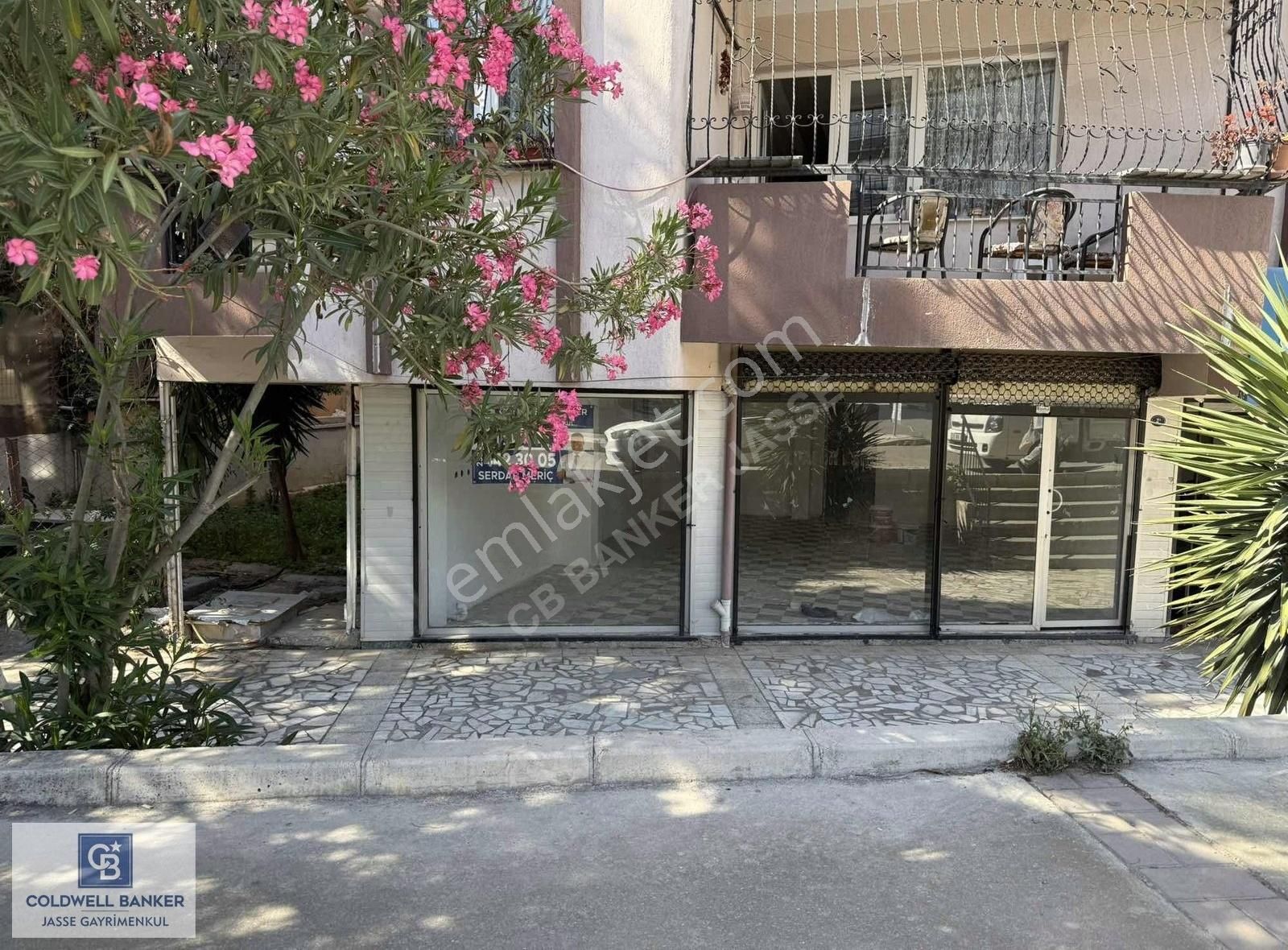 Buca Yenigün Köşe Mağaza 125 M²
