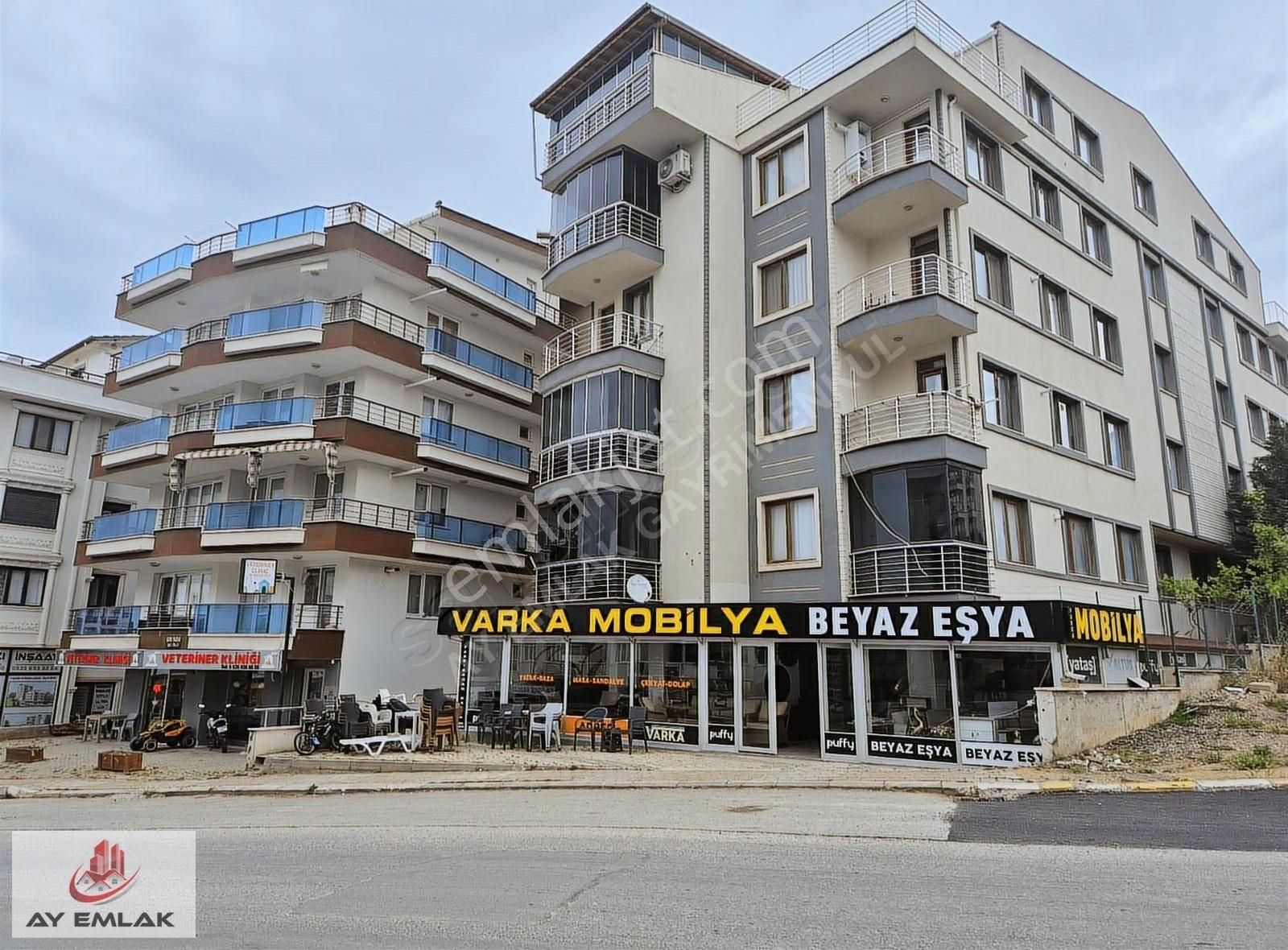 Ay Emlak'tan Cadde Üzeri Bodrumlu 650m2 Kullanım Alanlı Dükkan