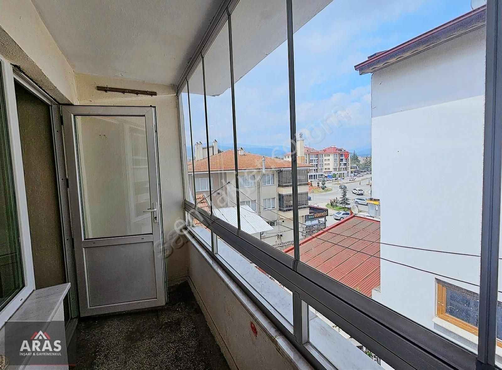 Aras Gayrimenkul'den Okula Hastaneye 5 Dk. Satılık 3+1 Daire