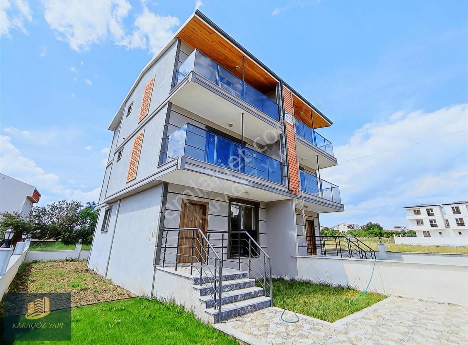 Merkezi Konumda Full Manzaralı Havuza Uygun Bahçe Geniş Kullanım