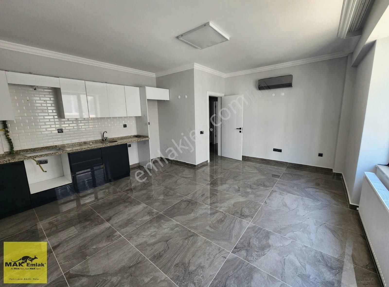 Bandırma Çarşı'da Ara Kat 1+1 Kiralık Daire K1628