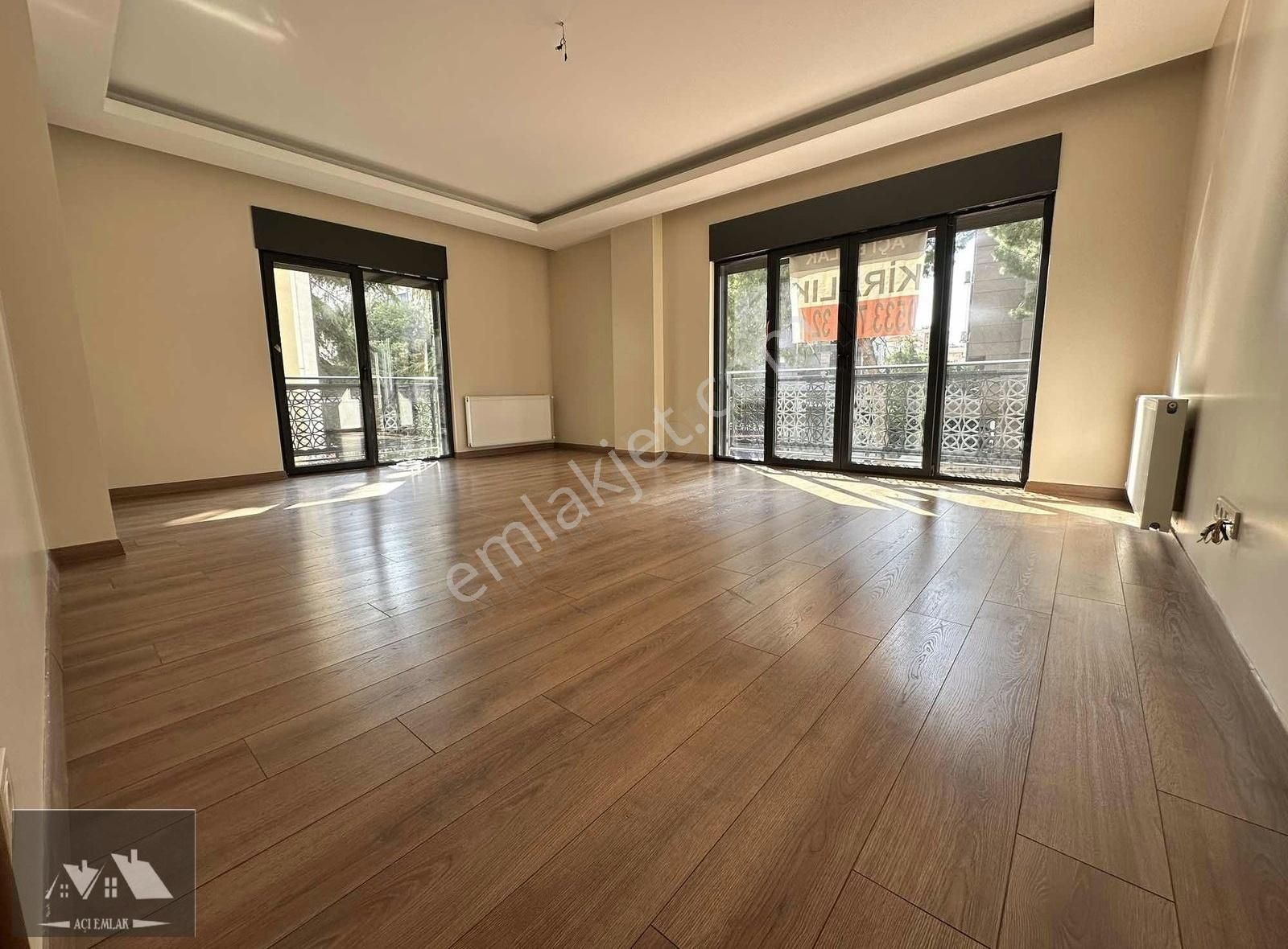 6yıllık 3+1+2 Banyolu 135m2 Kombili Trene Metro Yakın Masrafsız