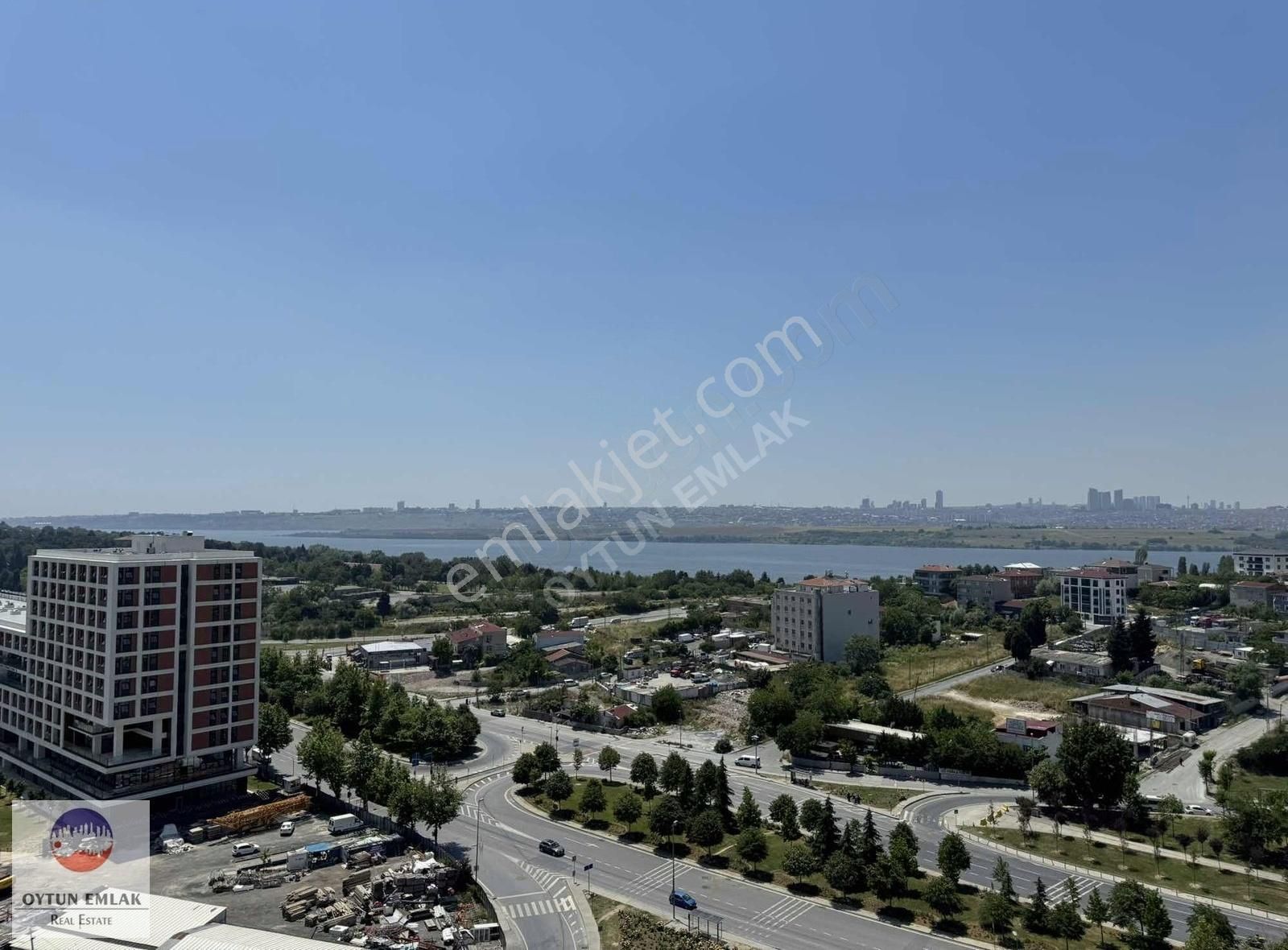 Bosphorus Cıty Göl Kule'de Temiz Eşyalı Kiralık 2+1 Daire 104 M²