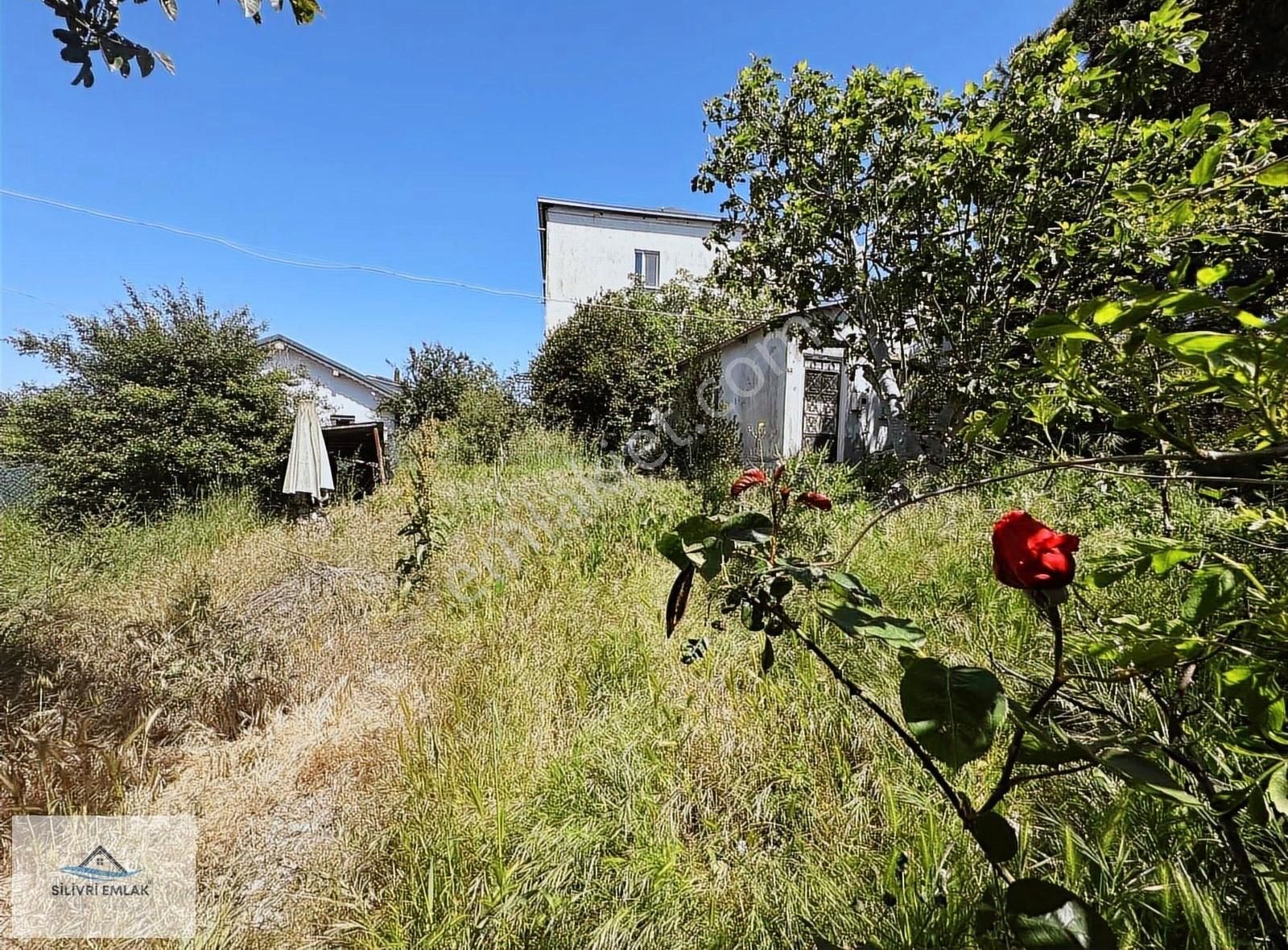 Akören Köyü Merkezinde İçinde Ev Olan Müstakil 414 M2 Arsa