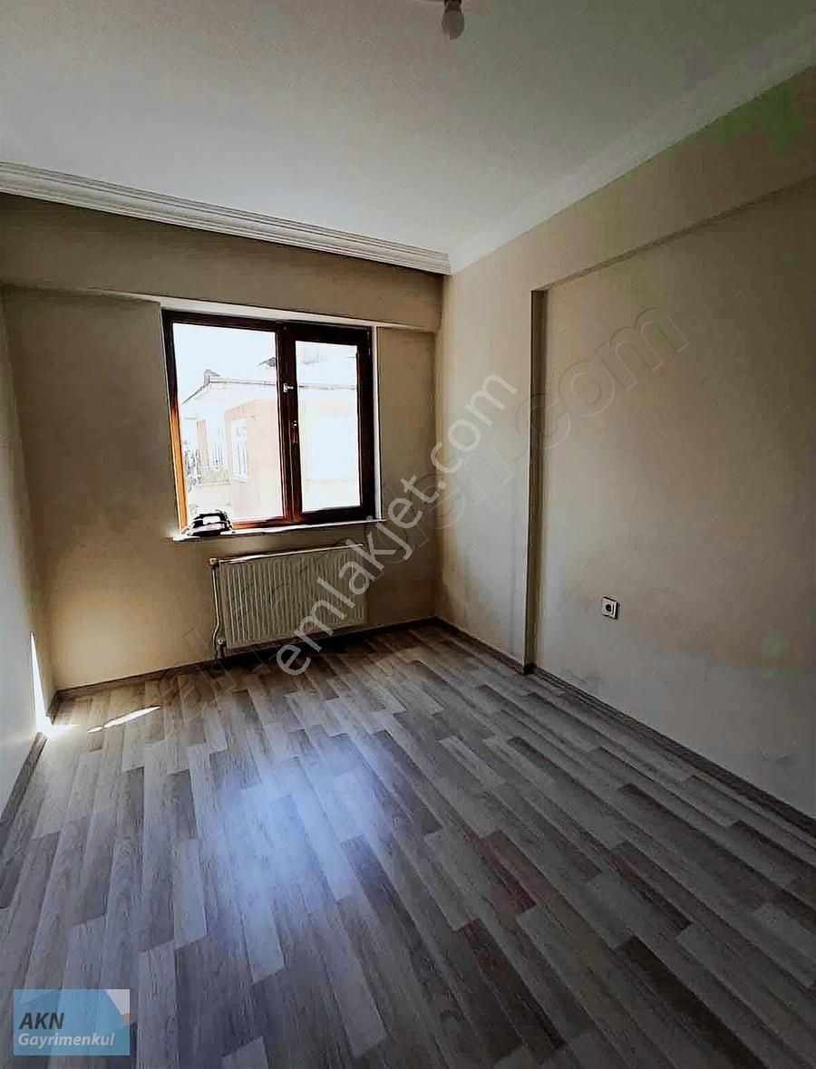 Akn Gayrimenkulden Hemen Van Avm Civarı Mutfak Ayrı 2+1