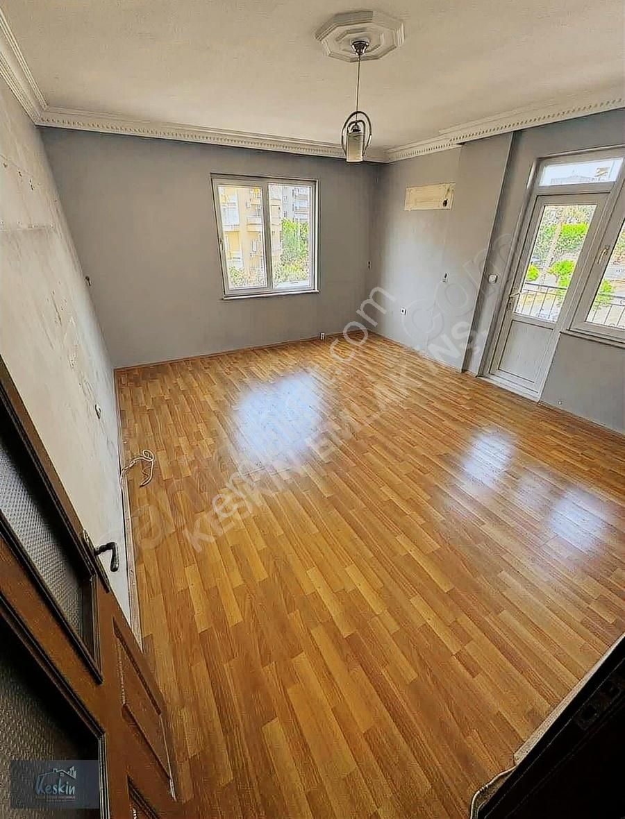 Yeşilyurt'ta Cadde Üzeri Ara Kat 2+1 Geniş Eşyasız Kiralık Daire