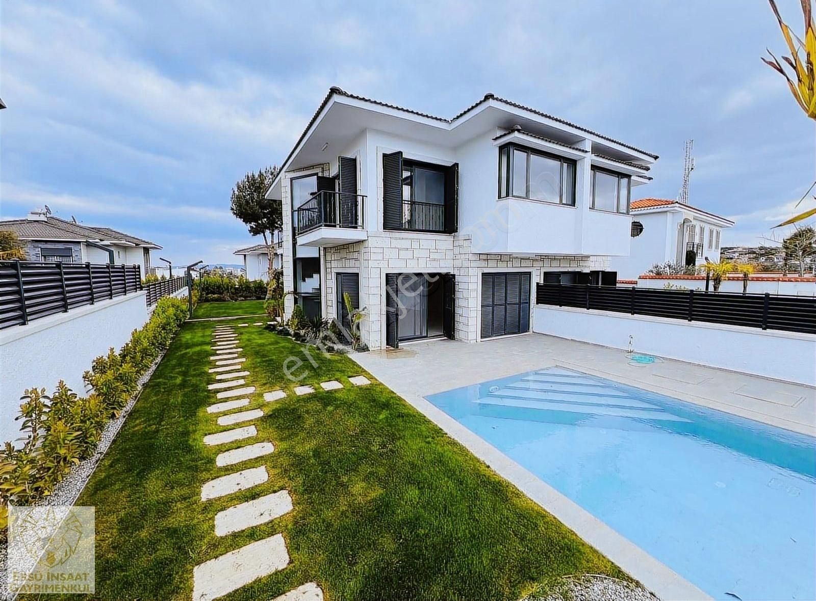 Ersü'den Geniş Bahçeli Sıfır Ultra Lüks 5+1 Havuzlu Villa - Görsel 11