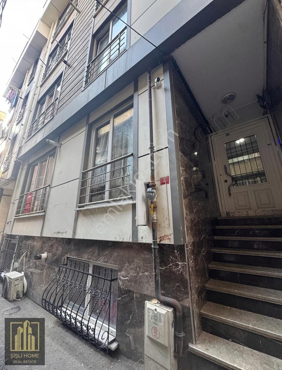 Şişli Yeni Binada 2+1 Yüksek Giriş Boş Daire