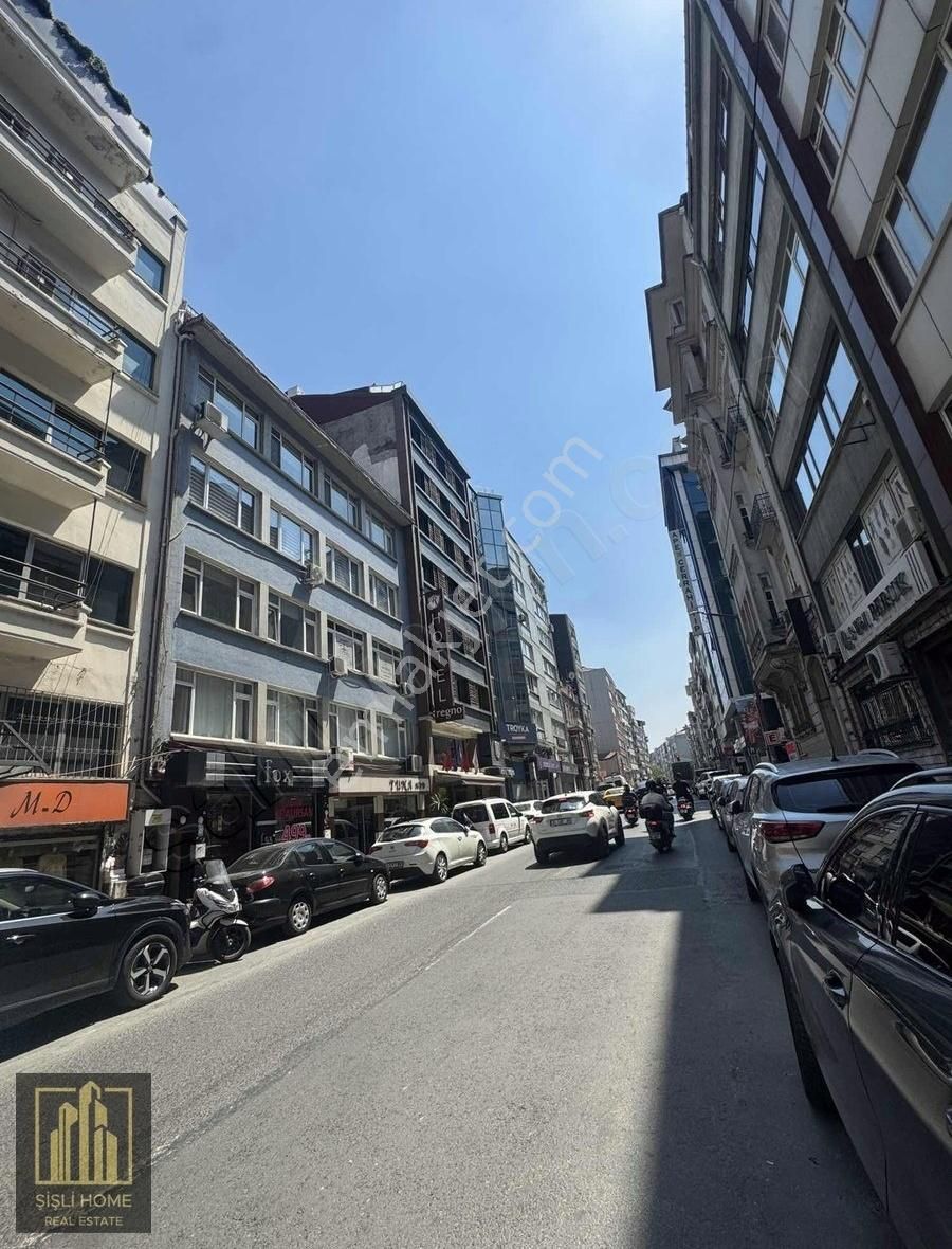 Şişli Meydanda Otel Projeli 265 M2 Arsa