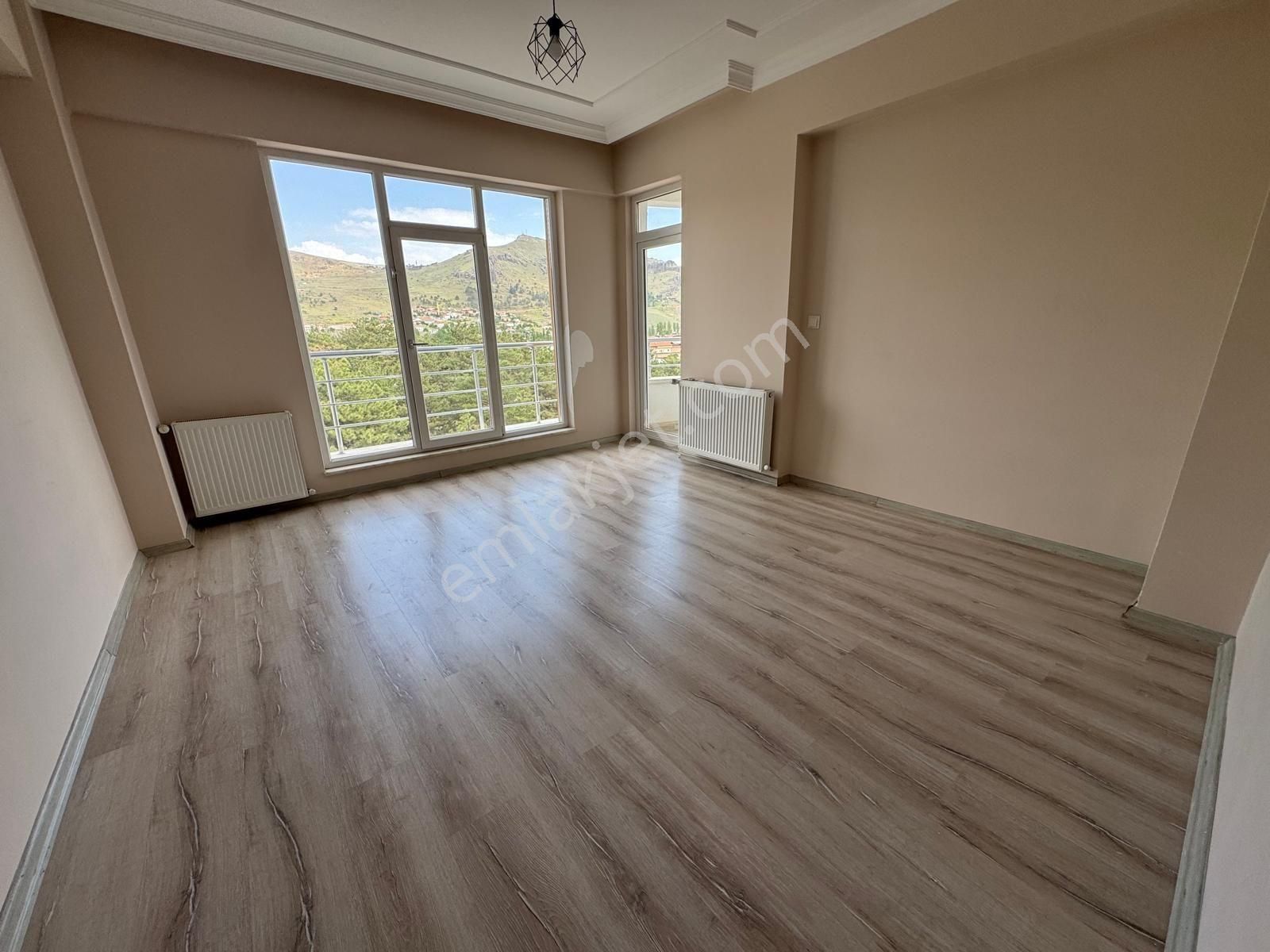 Develi Ana Cadde Üzerinde Satılık 4+1 Daire