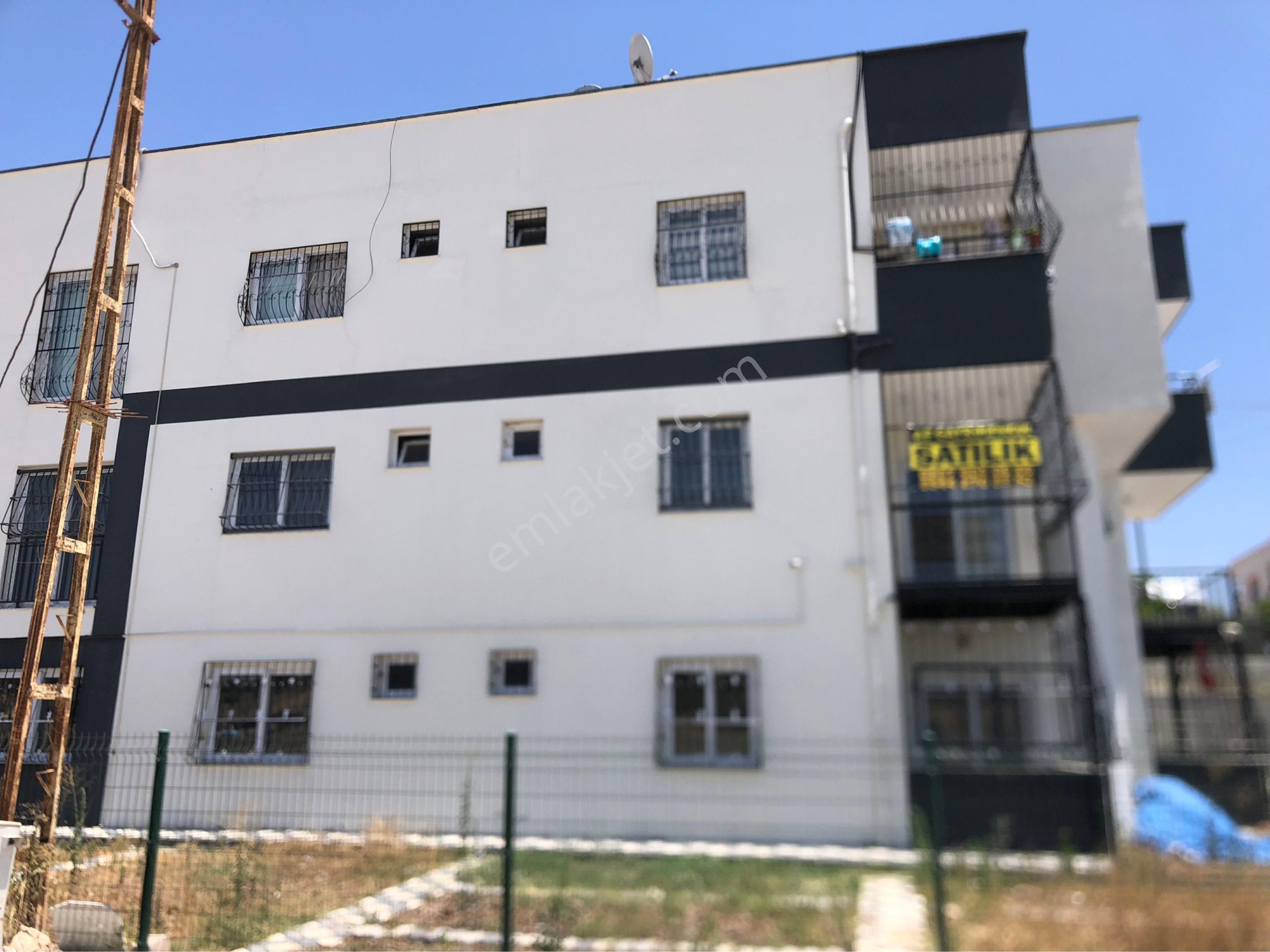 Beyceli Ana Yol Üzerinde 2 +1 Oturumlu Dairemiz Satılıktır