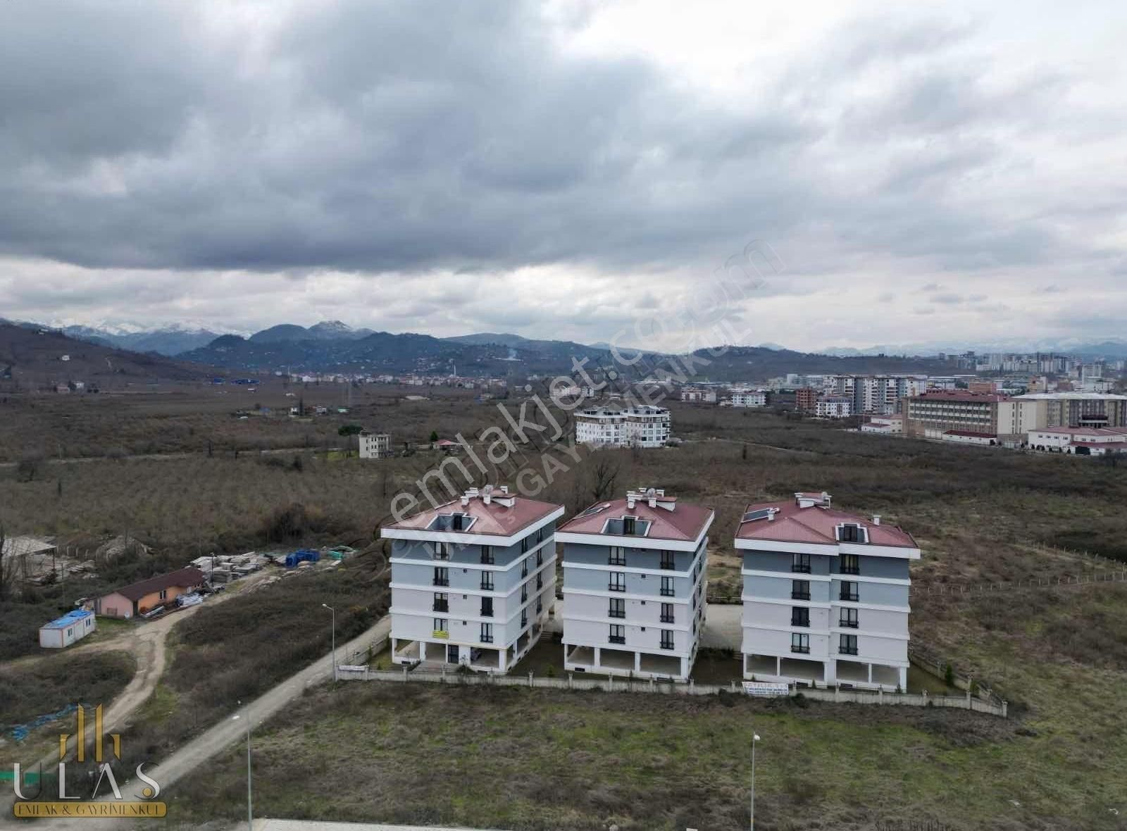 Ulaş Gayrimenkulden Cumhuriyet Mah.site İçinde 60m² Kiralık 1+1