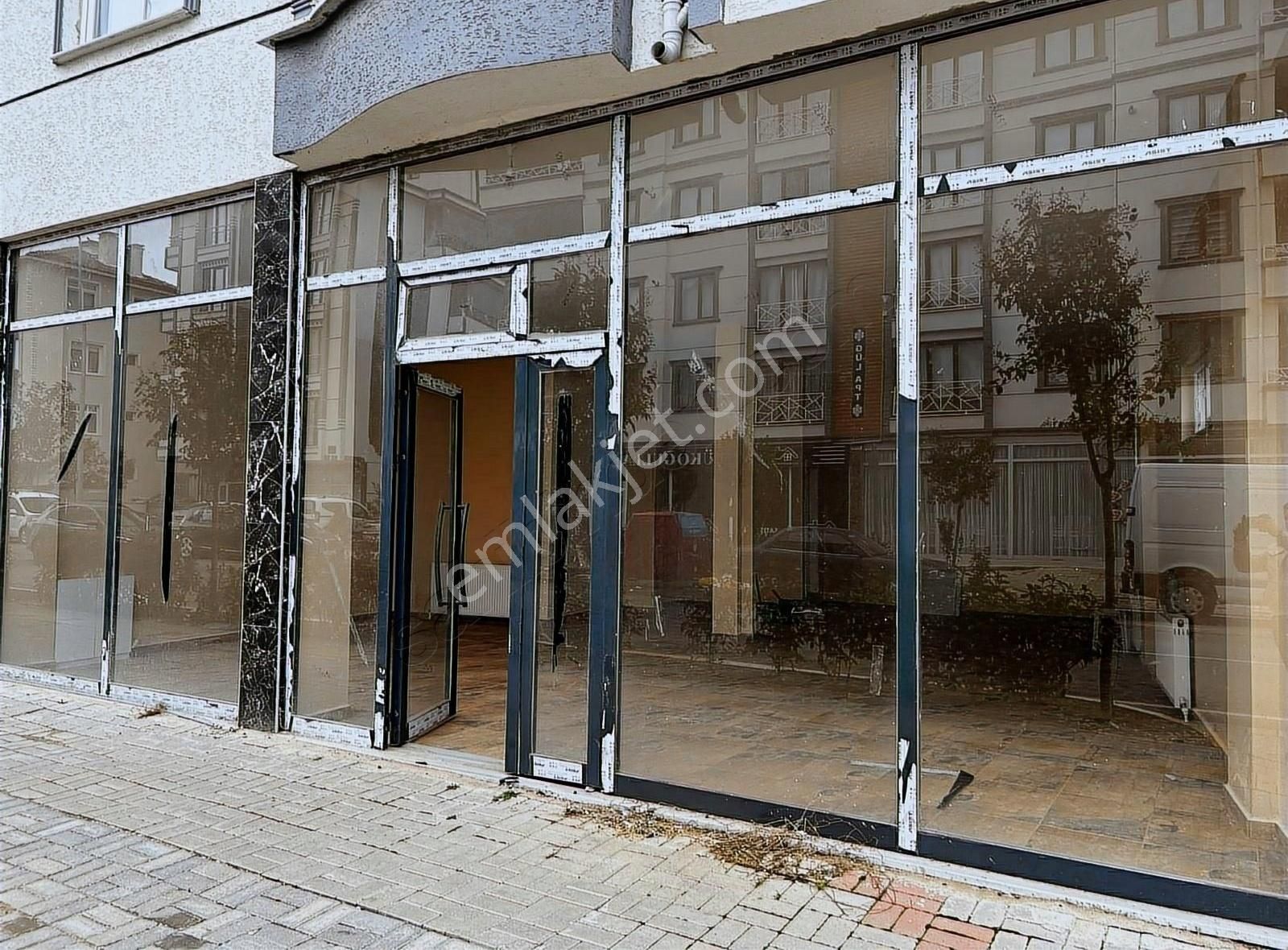 Ana Cadde Üzeri Mükemmel Konumda 22000